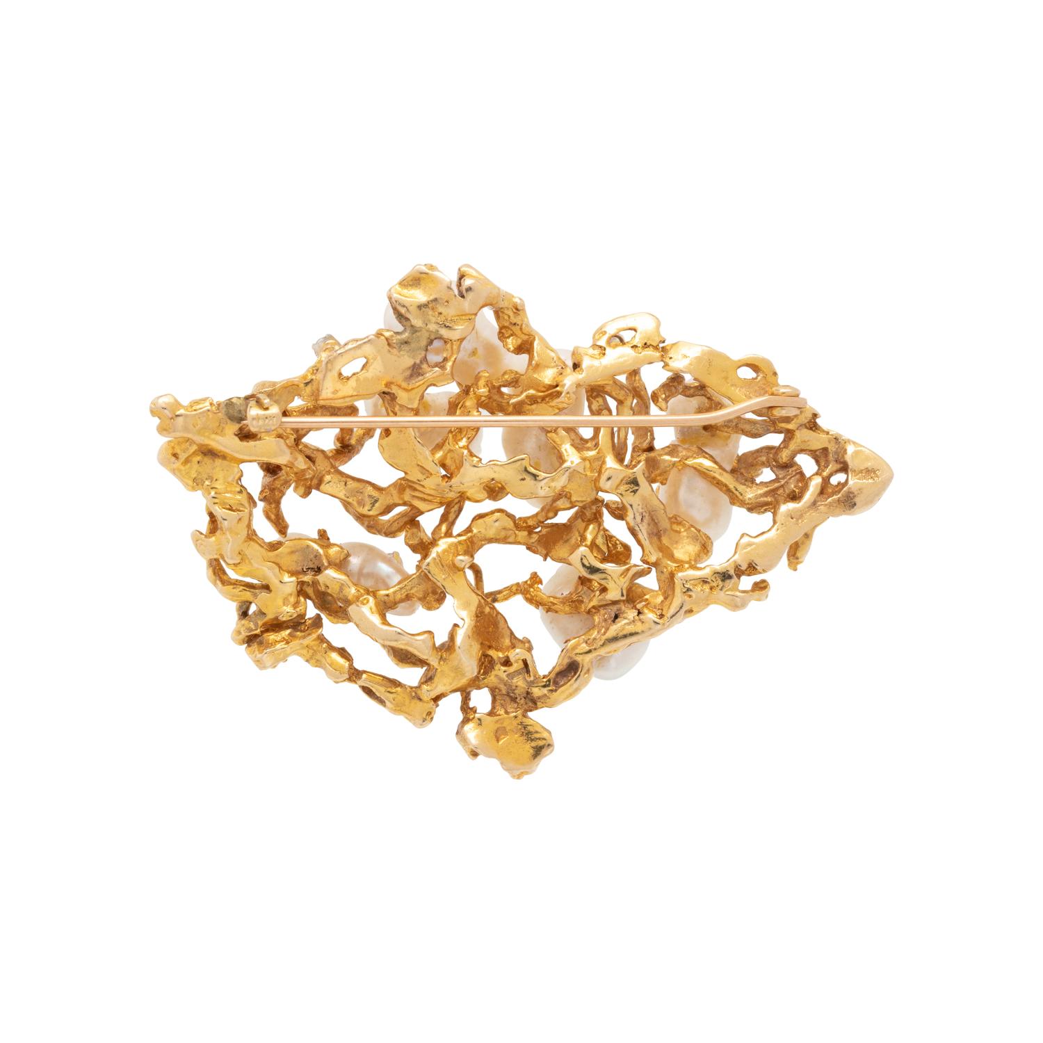 YELLOW GOLD, DIAMOND AND CULTURED BAROQUE PEARL BROOCH