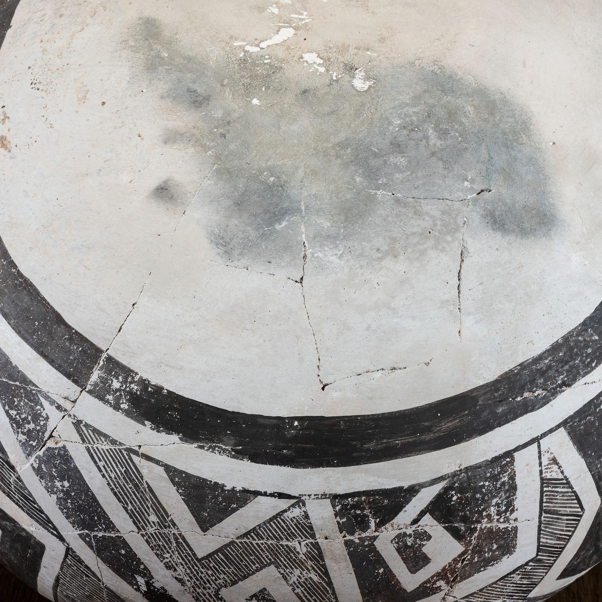 Anasazi Mogollan Black-on-White Pottery Storage Jar
