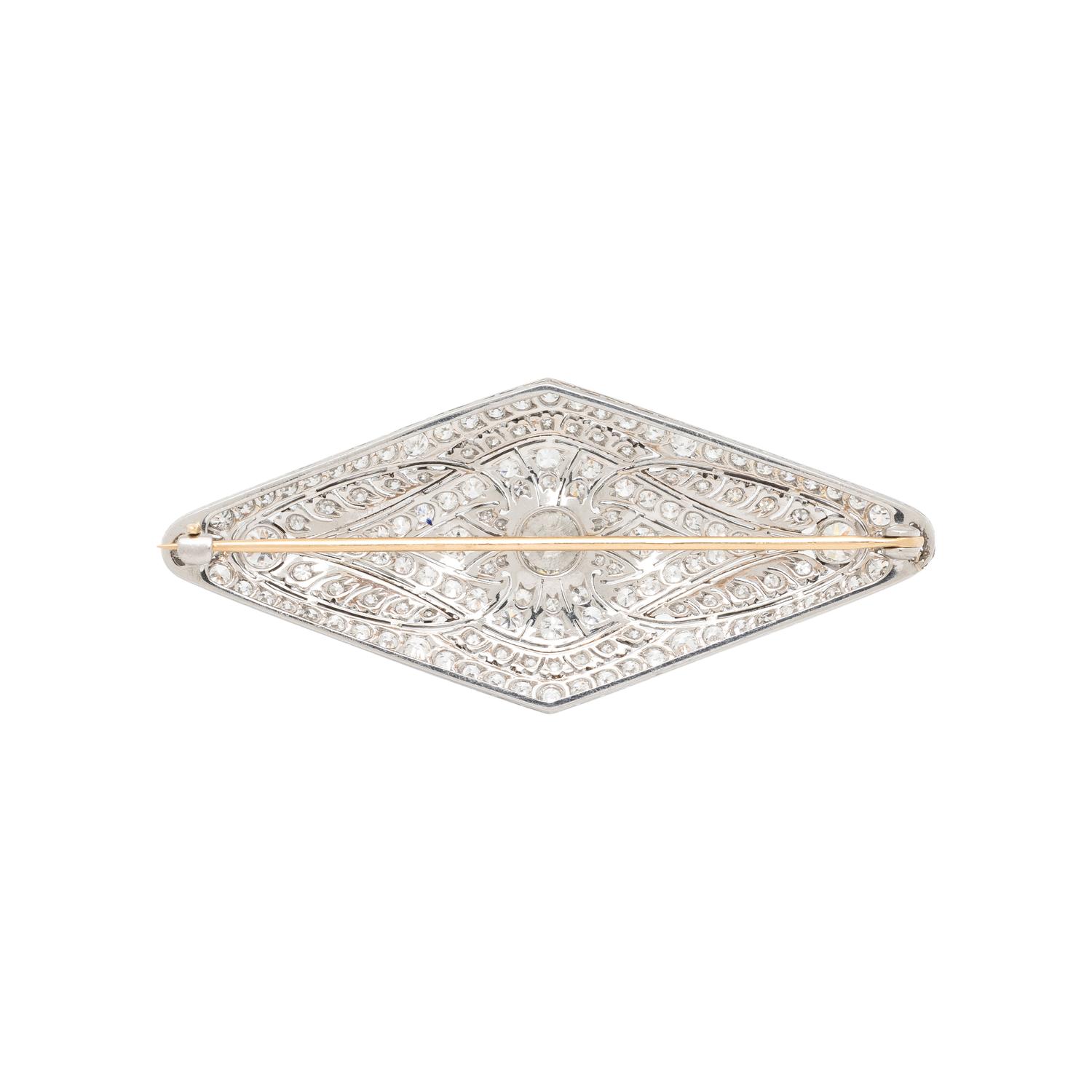 ANTIQUE, DIAMOND AND PLATINUM BROOCH