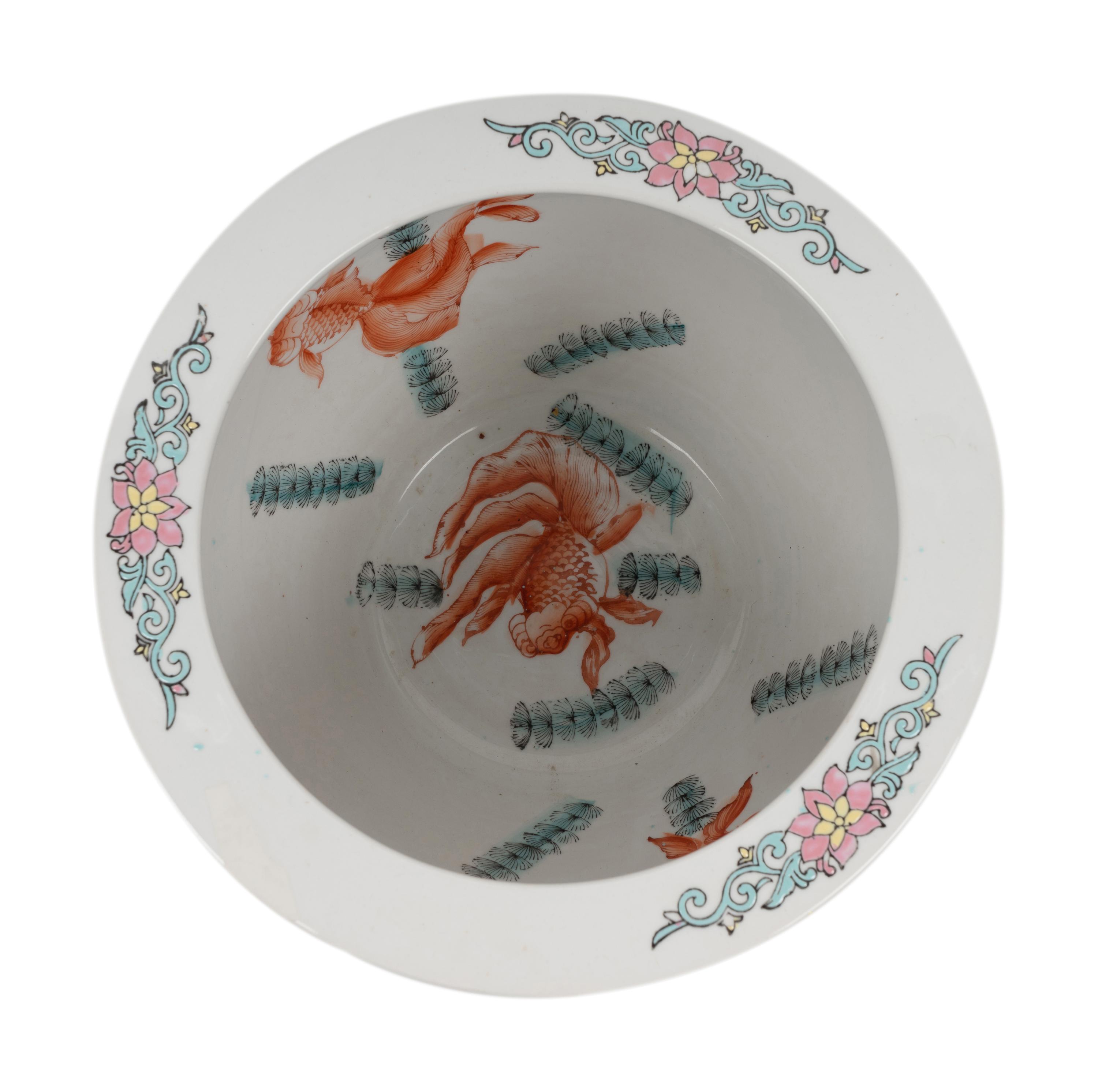A Chinese Export Porcelain Jardinière
