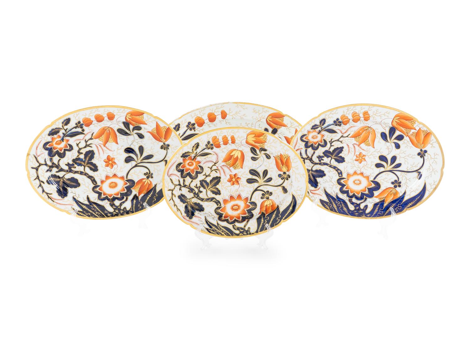 A Group of Four English Imari Palette Porcelain Graduated Platters — LATE 18TH/EARLY 19TH CENTURY