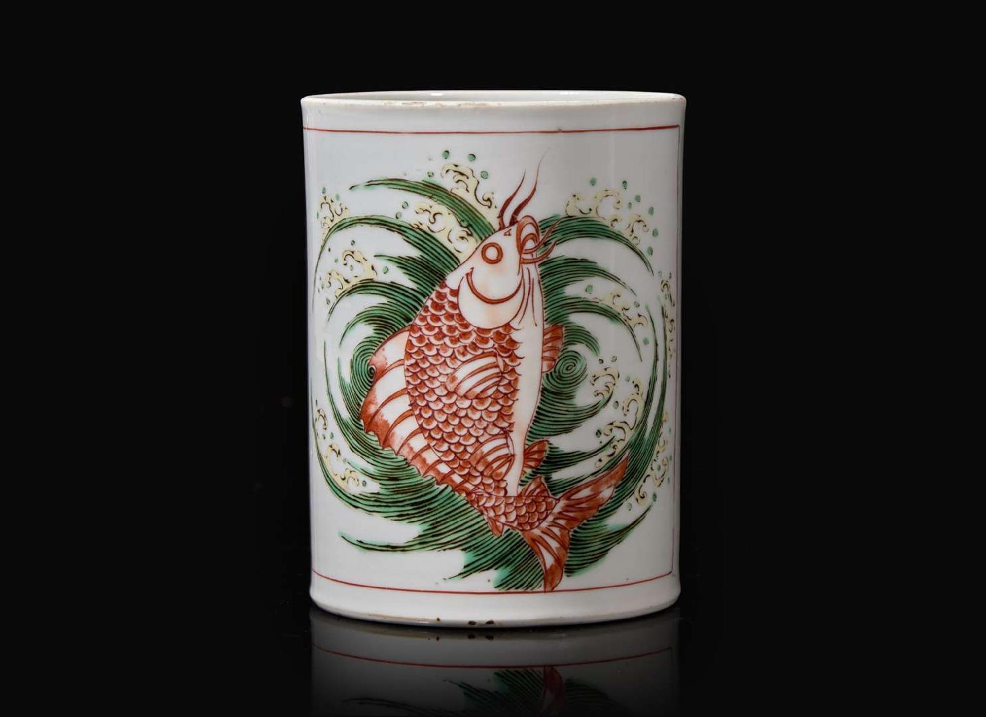 A Chinese famille-vert brush pot 素三彩筆筒