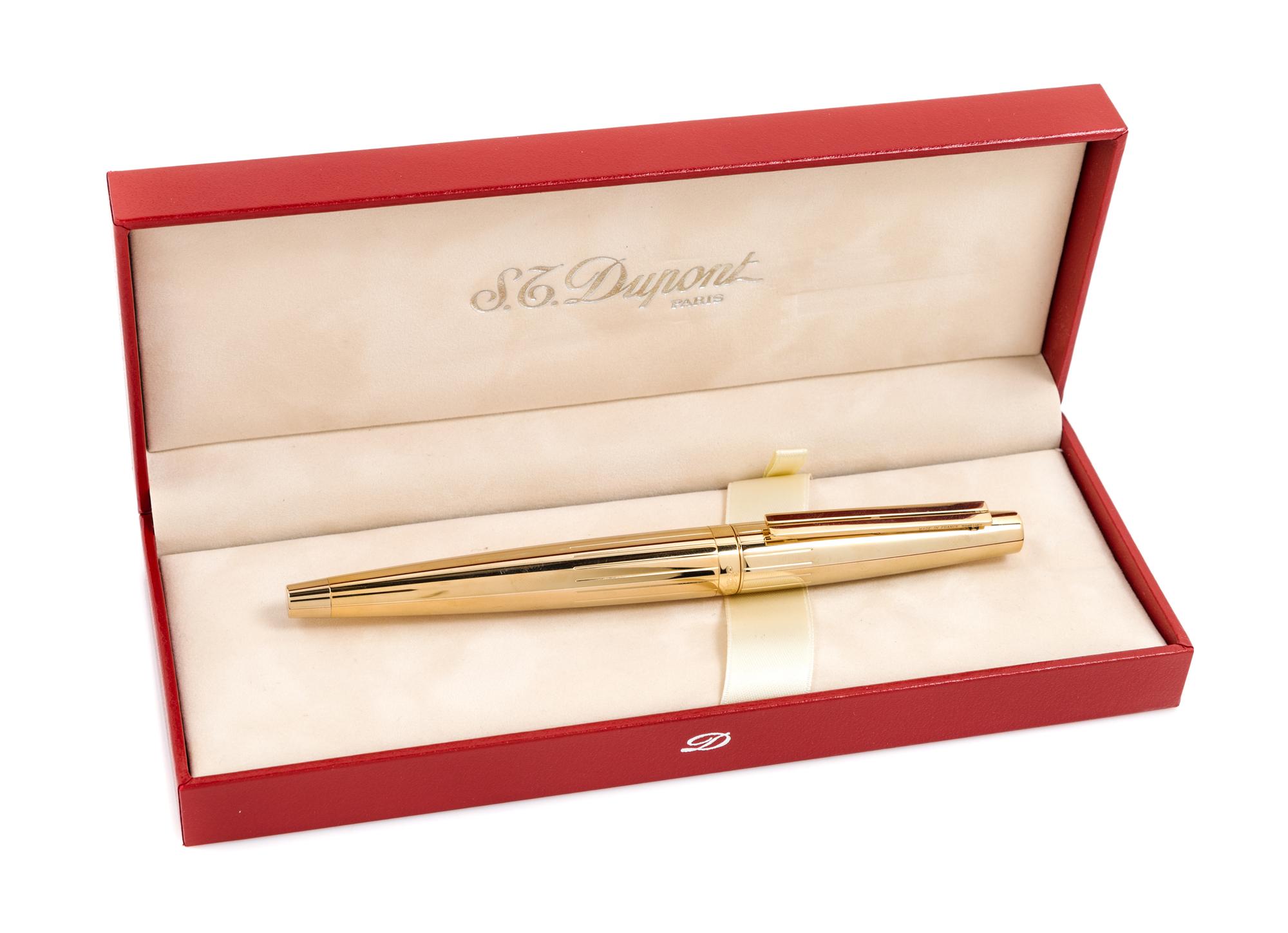 An S.T. Dupont Gold-Plated Ellipsis Fountain Pen