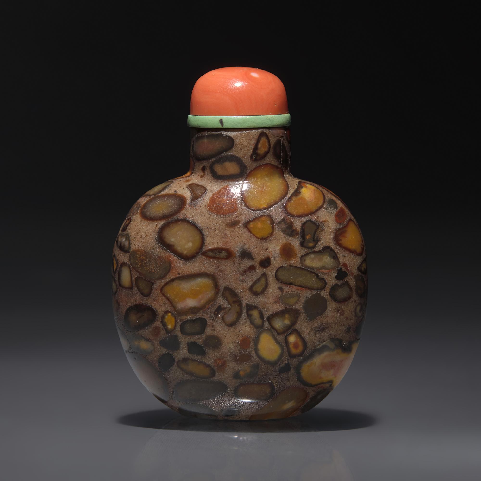 A Chinese Puddingstone Snuff Bottle, Qing Dynasty, Circa 1750-1860 — 1750-1860年 抱子石素面鼻煙壺