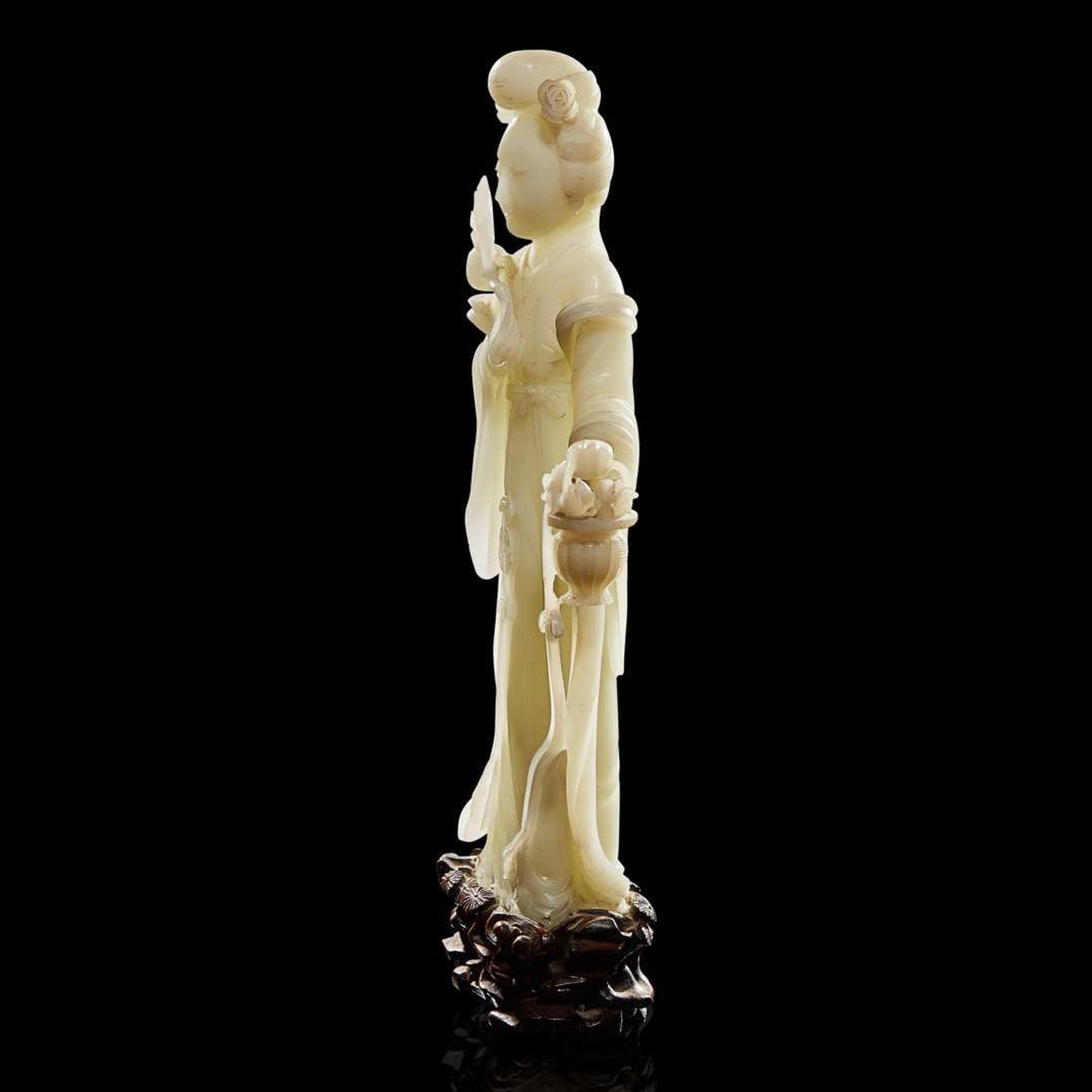 A Chinese carved white jade figure of a meiren 白玉雕美人 19th/early 20th century ????????