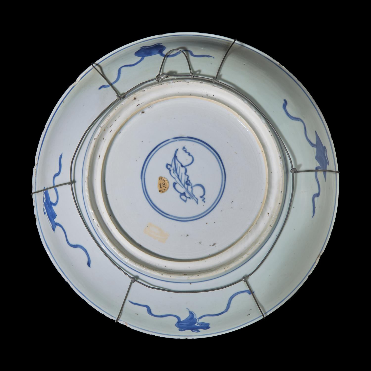 A Chinese Blue and White 'Dragons' Charger, Kangxi Period 清康熙 青花雙龍戲珠紋盤