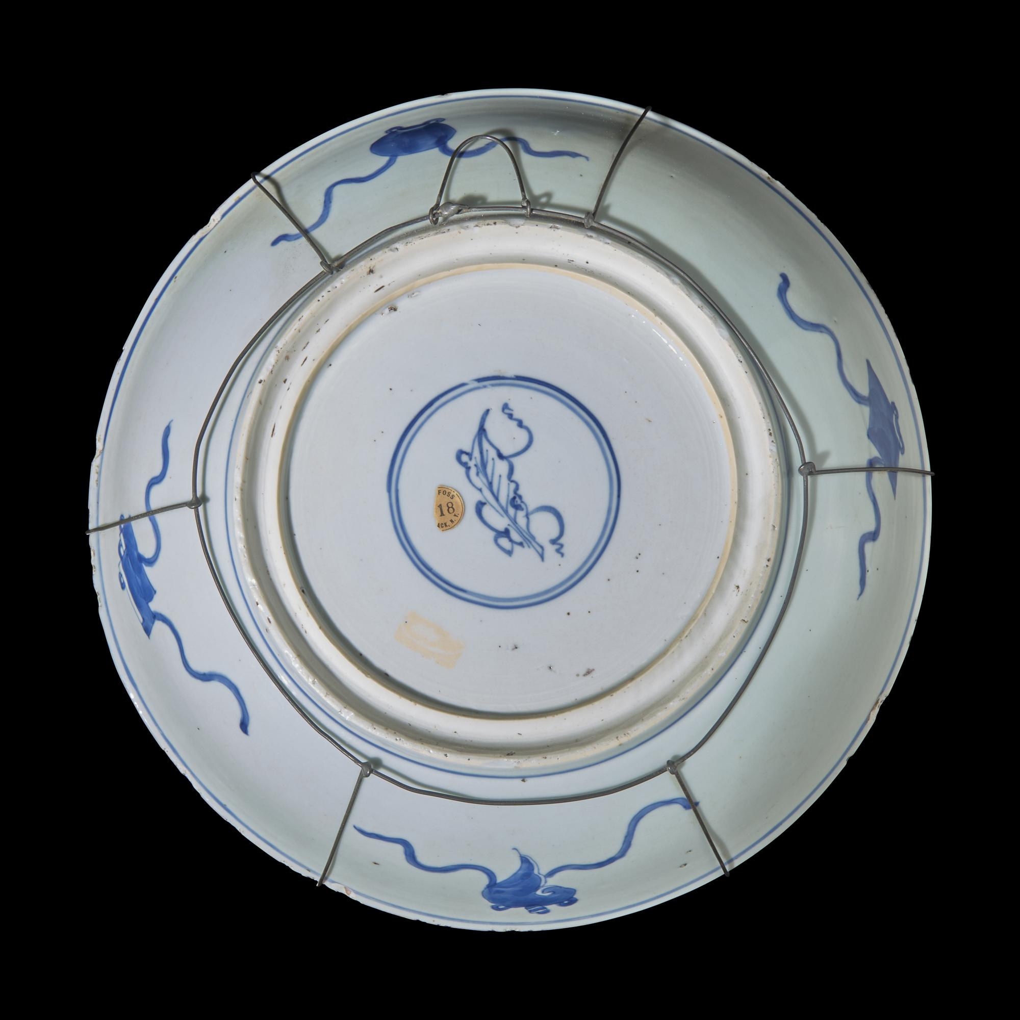 A Chinese Blue and White 'Dragons' Charger, Kangxi Period 清康熙 青花雙龍戲珠紋盤