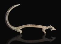 A rare Vietnamese bronze zoomorphic creature, Dong Son Culture, circa 500 BC 越南動物型青銅鉤 東山文化 約公元前500 年