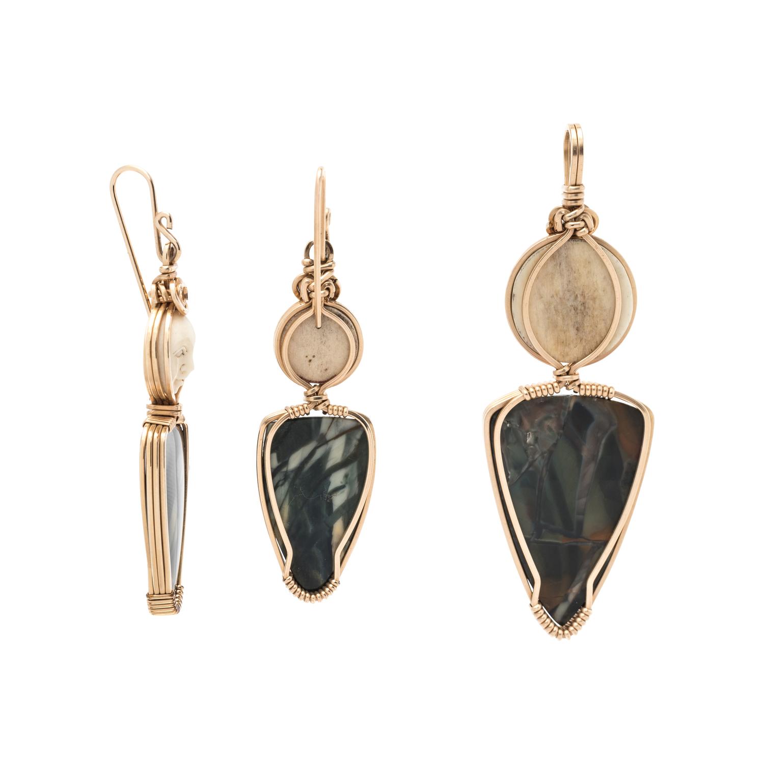 YELLOW GOLD AND HARDSTONE SET