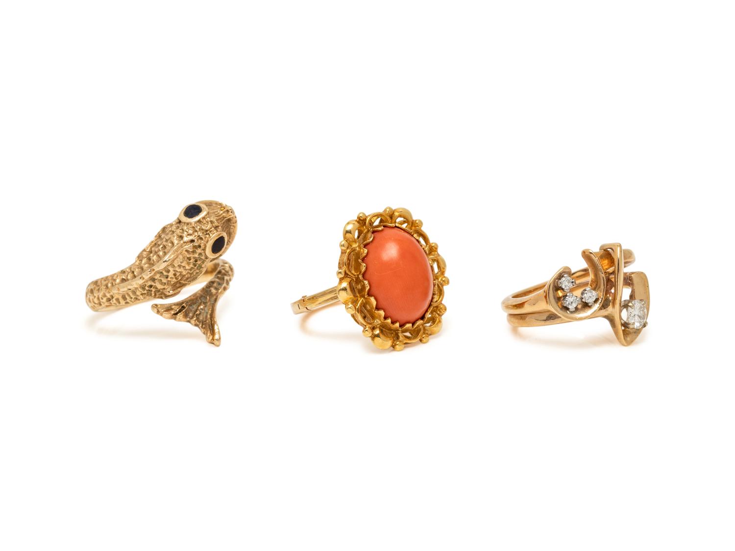 COLLECTION OF YELLOW GOLD RINGS
