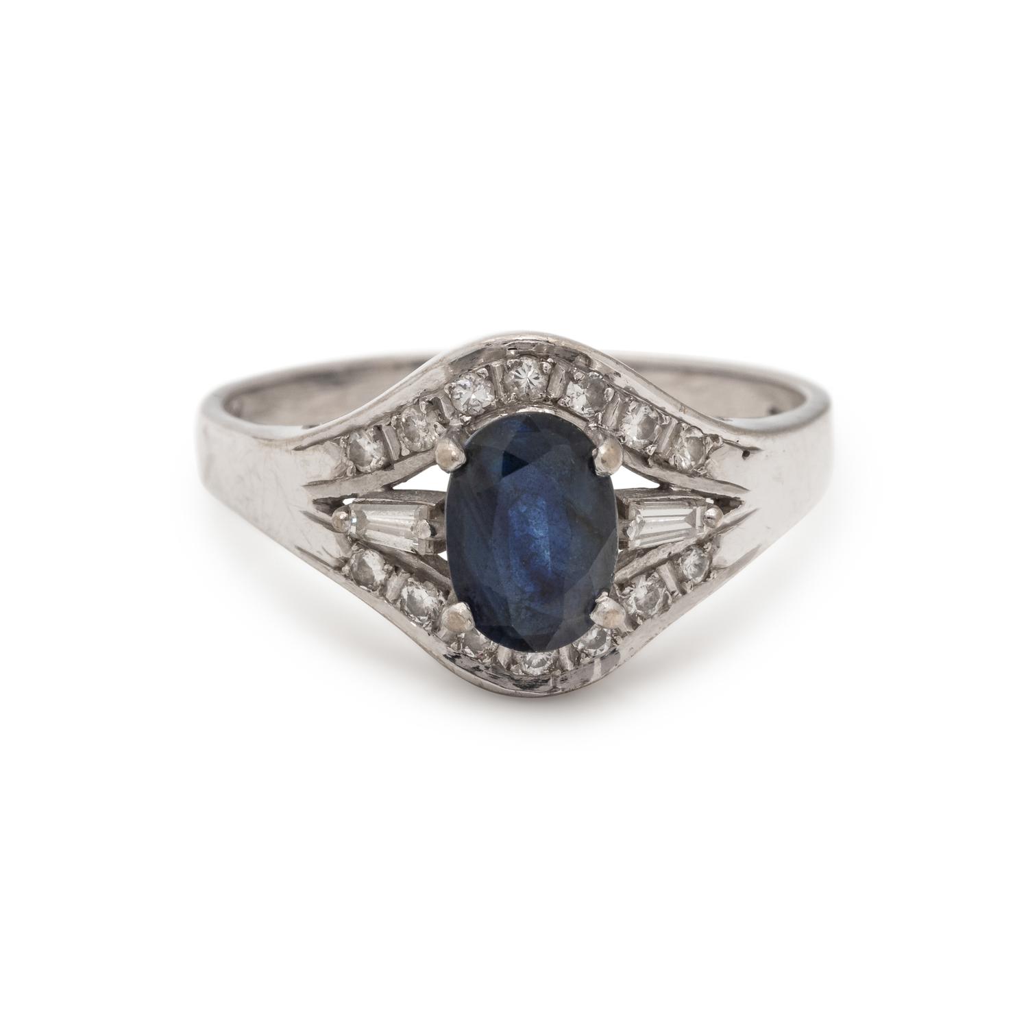 SAPPHIRE AND DIAMOND RING