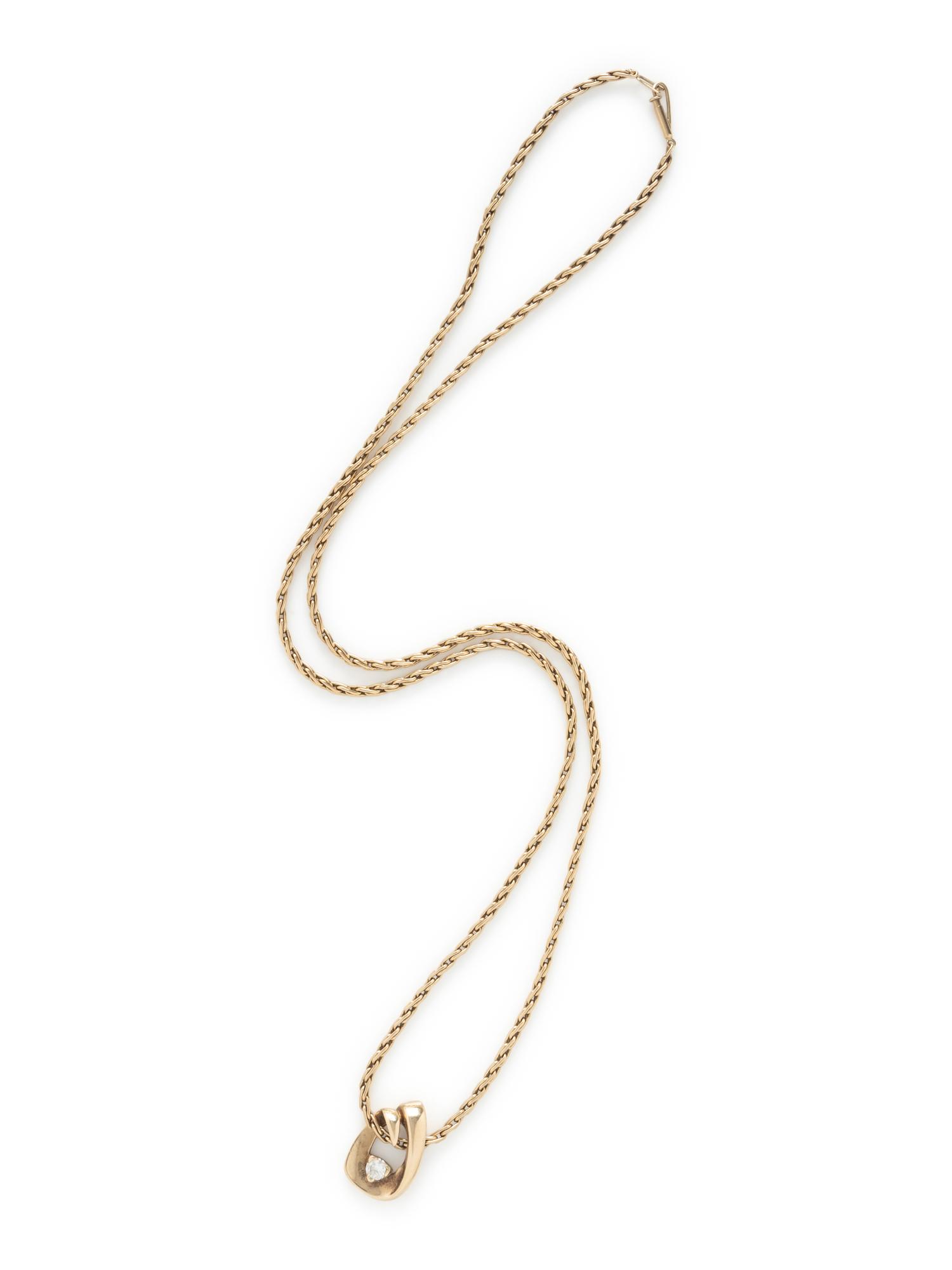 YELLOW GOLD AND DIAMOND PENDANT NECKLACE