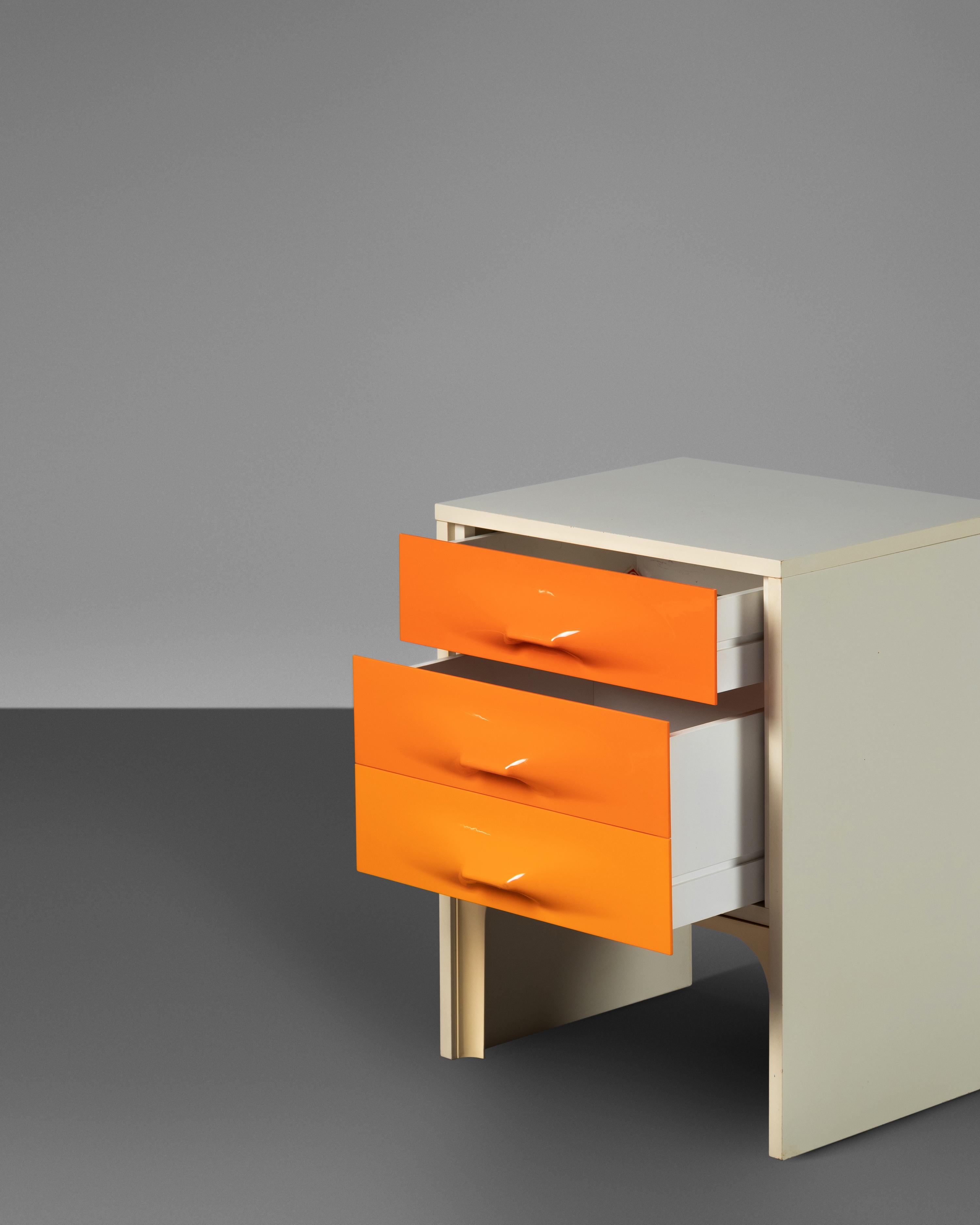 Pair of DF 2000 Nightstands, Compagnie d'Esthetique Industrielle (C.E.I.), France
