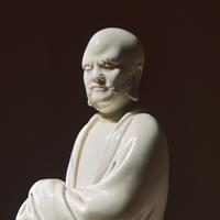 A Chinese Blanc-de-Chine Porcelain Seated Figure of Damo with 'He Chaozong' Mark, Qing Dynasty — 清 何朝宗款“隻履西歸”德化白瓷達摩坐像