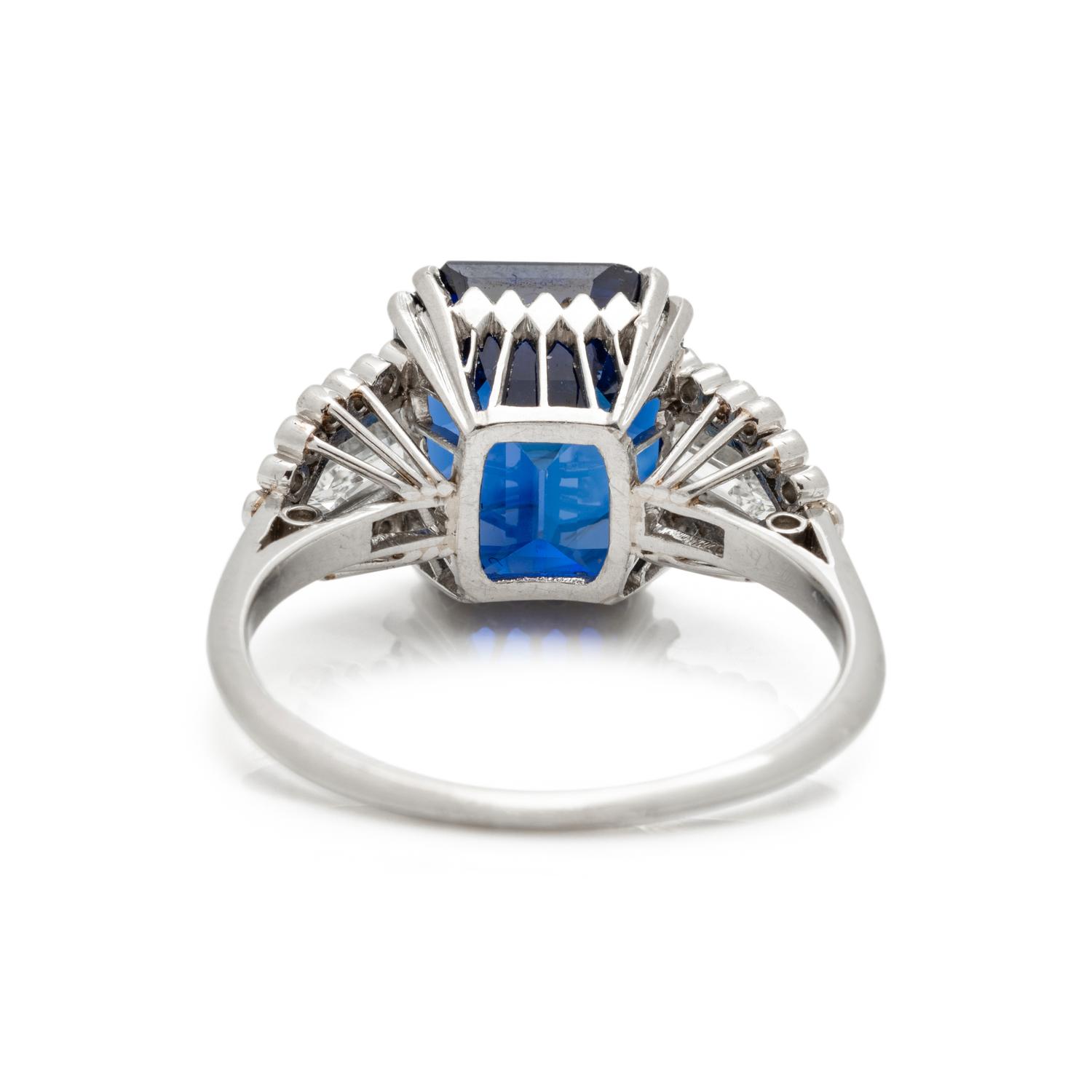 SAPPHIRE AND DIAMOND RING