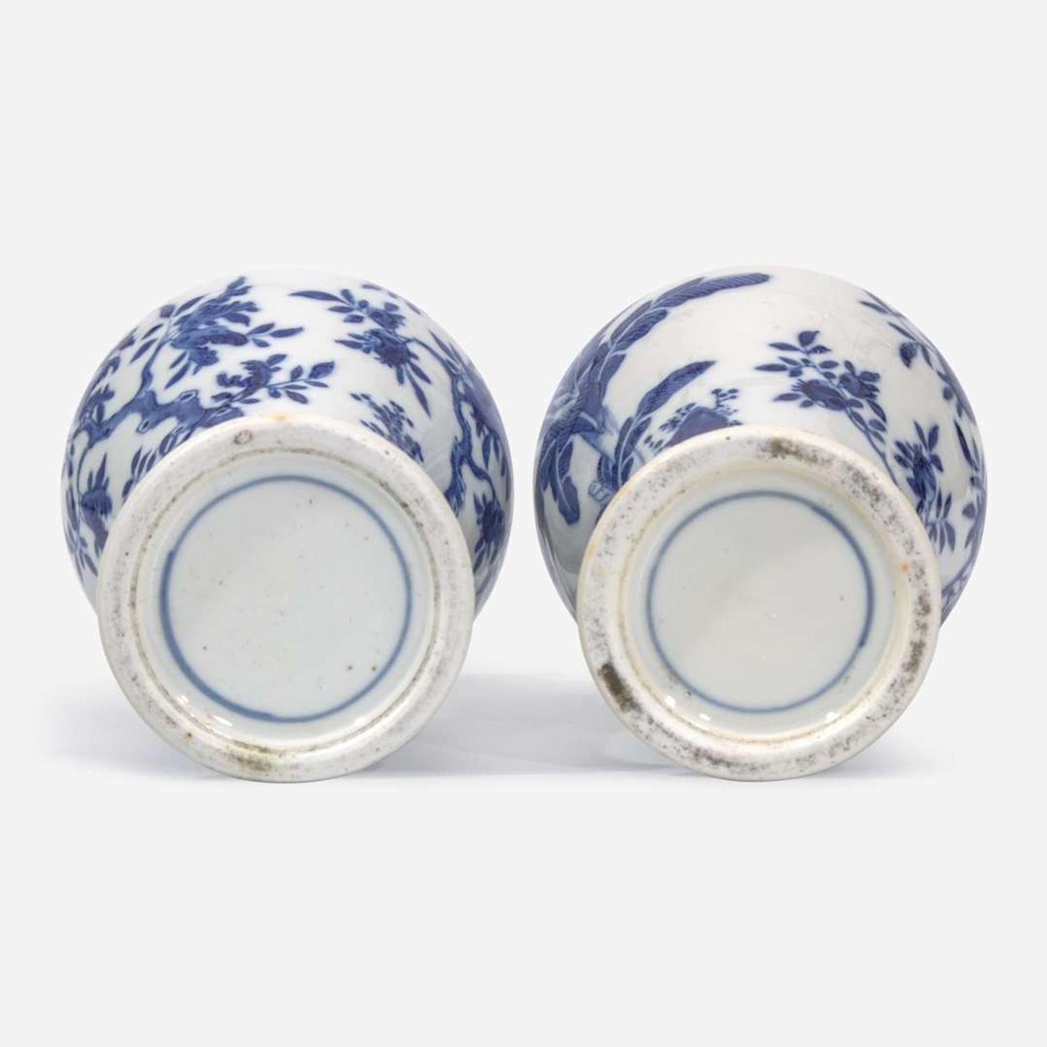 A pair of Chinese blue and white porcelain baluster vases 青花观音瓶一对 Late Qing to Republic period ?????
