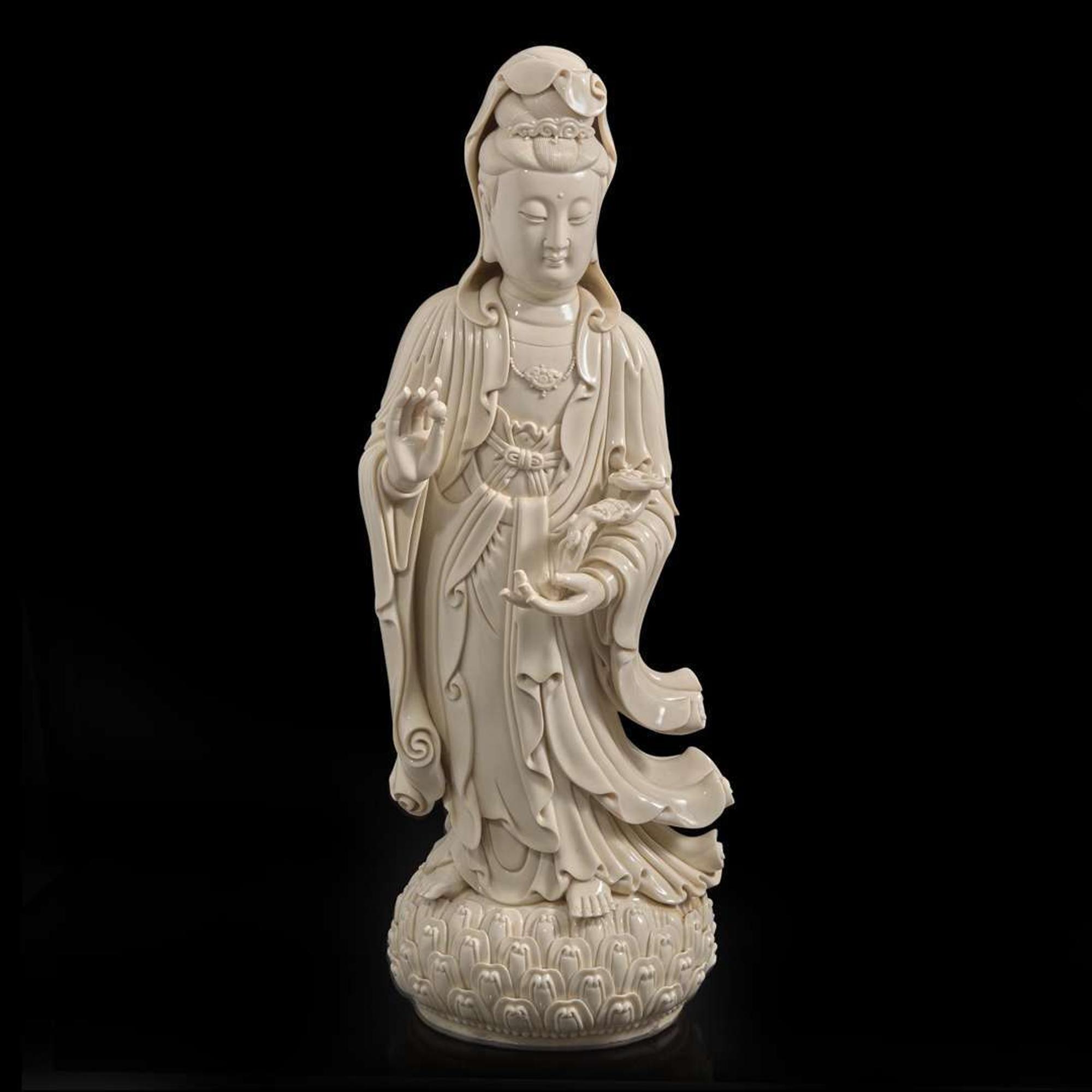 A large Dehua blanc de Chine figure of Guanyin 德化窑观音像 20th century ????