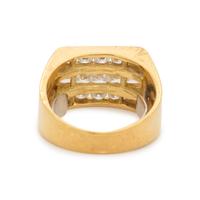 YELLOW GOLD AND DIAMOND RING