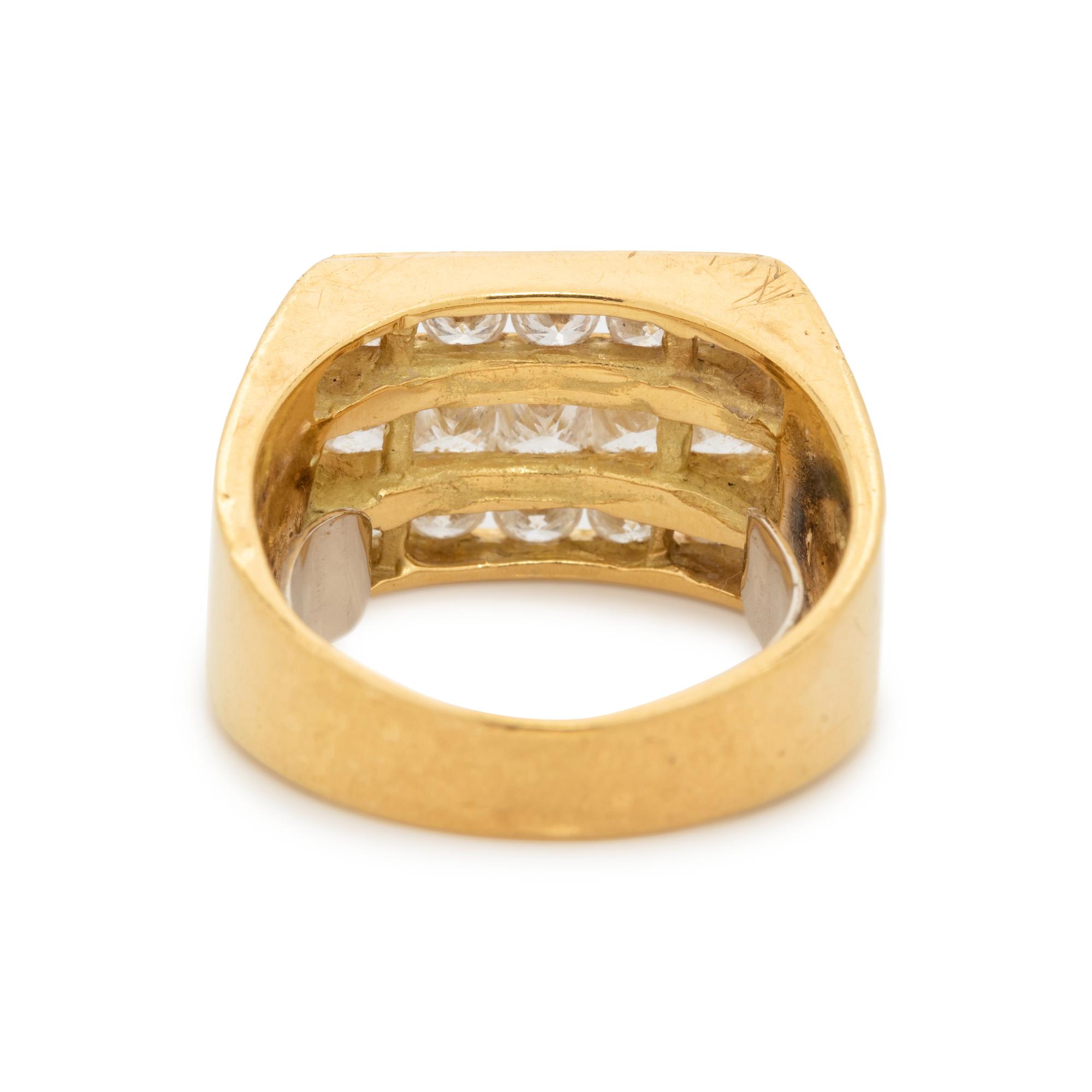 YELLOW GOLD AND DIAMOND RING