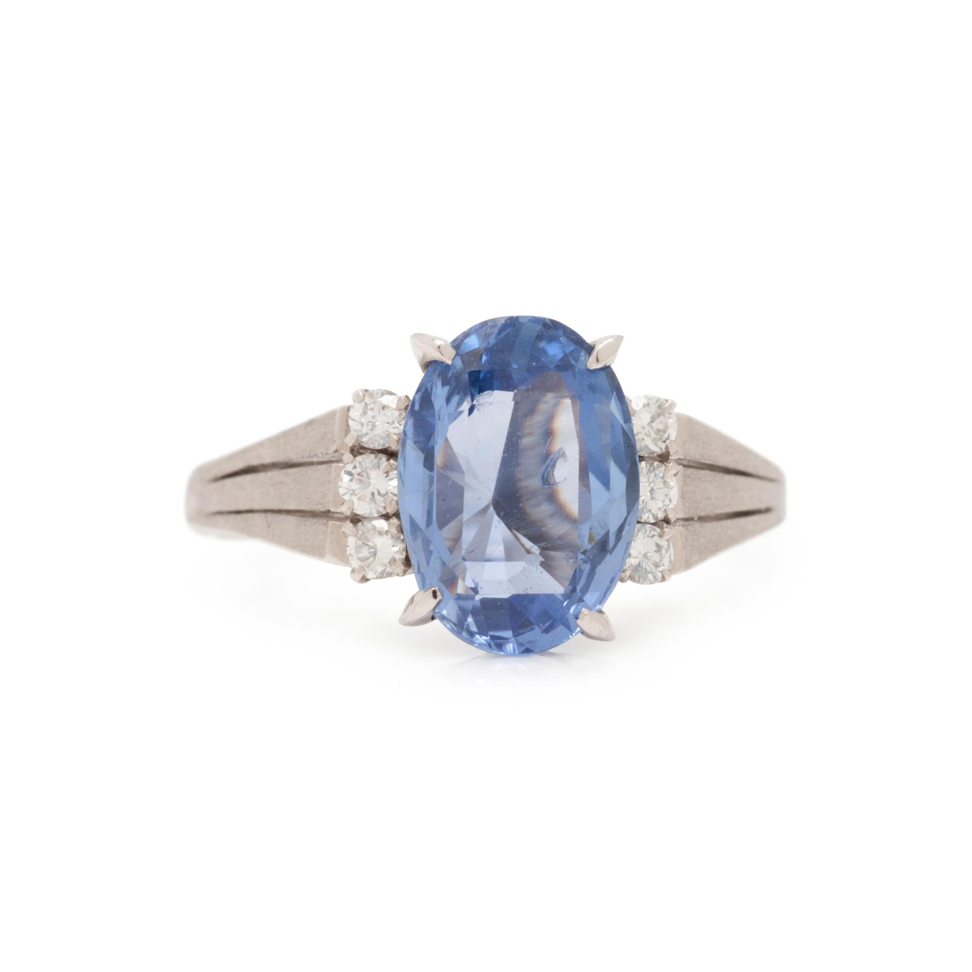 SAPPHIRE AND DIAMOND RING