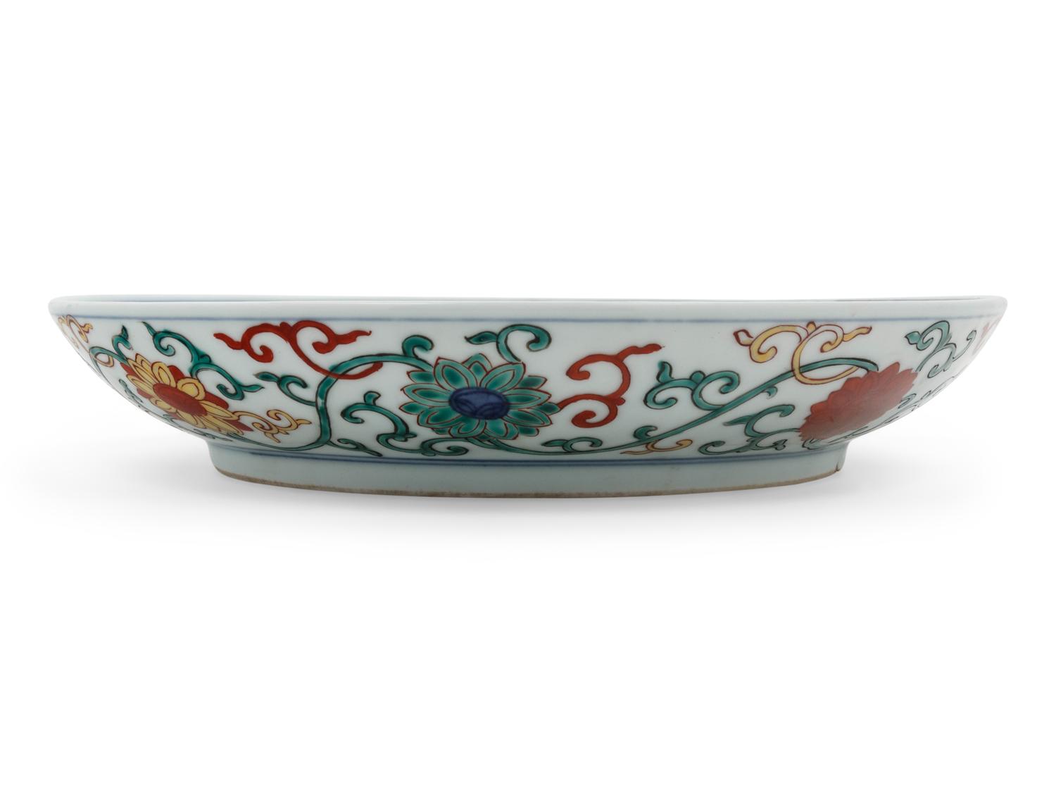 A Chinese Wucai Porcelain Plate