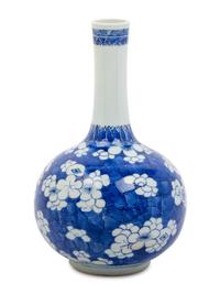 A Blue and White Porcelain Hawthorne Pattern Bottle Vase