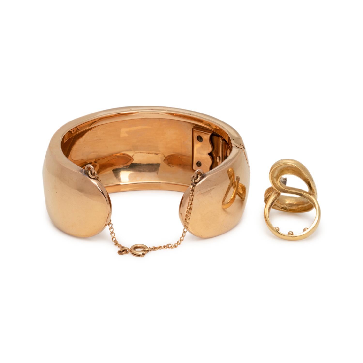 COLLECTION OF GOLD JEWELRY