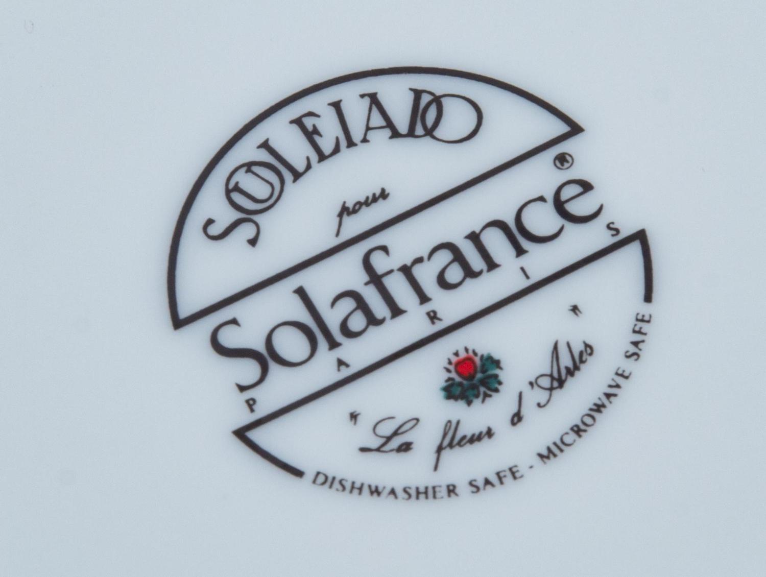 A Portuguese Porcelain Dinnerware Service — SOLAFRANCE