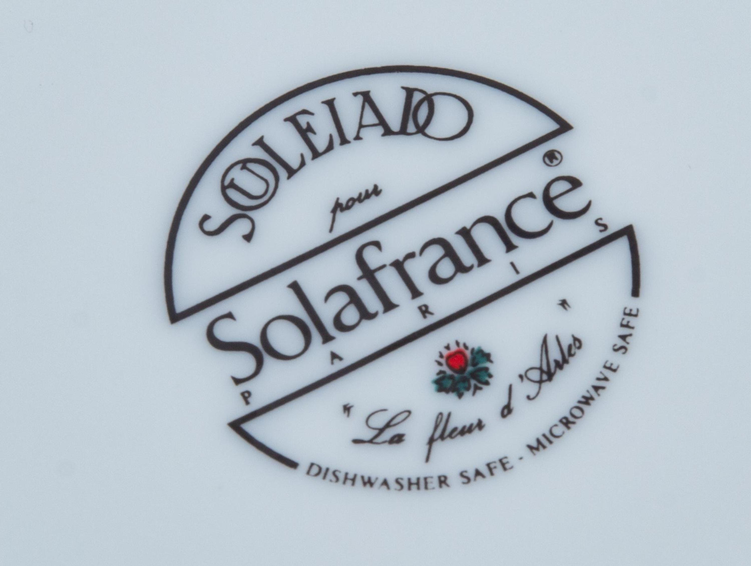 A Portuguese Porcelain Dinnerware Service — SOLAFRANCE