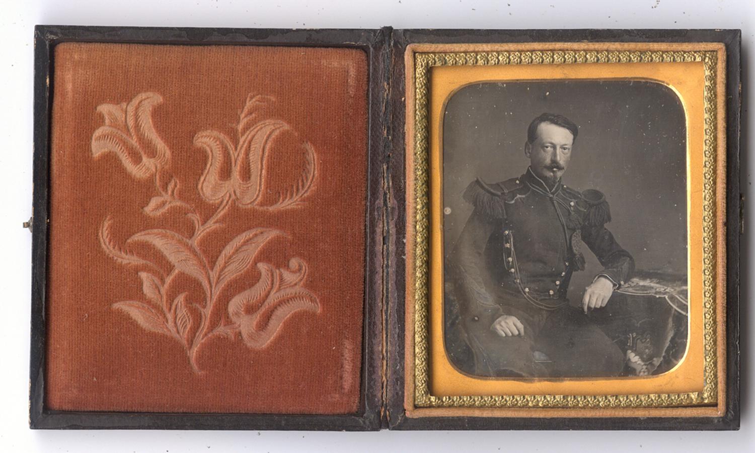 [Daguerreotype] Portrait of French Artilleryman