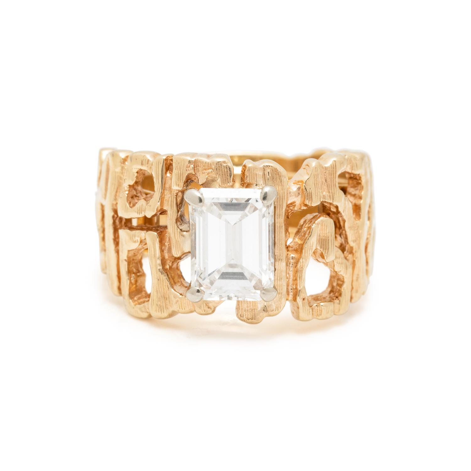 YELLOW GOLD AND DIAMOND RING