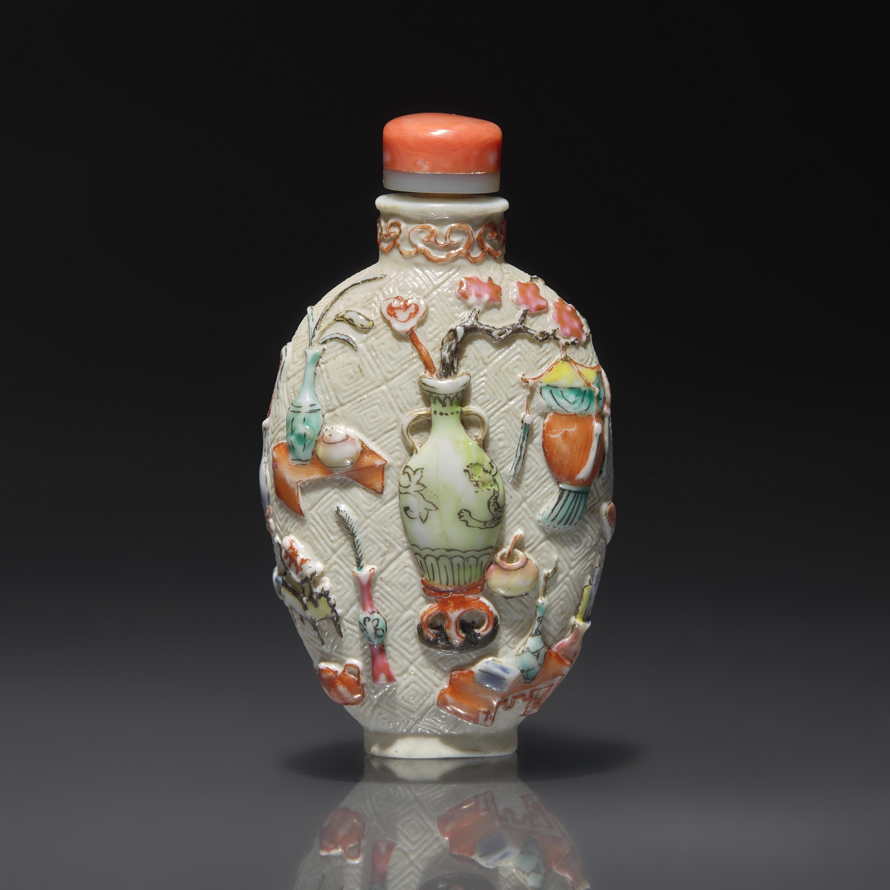 A Chinese Molded and Enameled "Bo Gu Tu" Porcelain Snuff Bottle, Qianlong Mark and of the Period — 1736-1795年 粉彩模印博古圖鼻煙壺