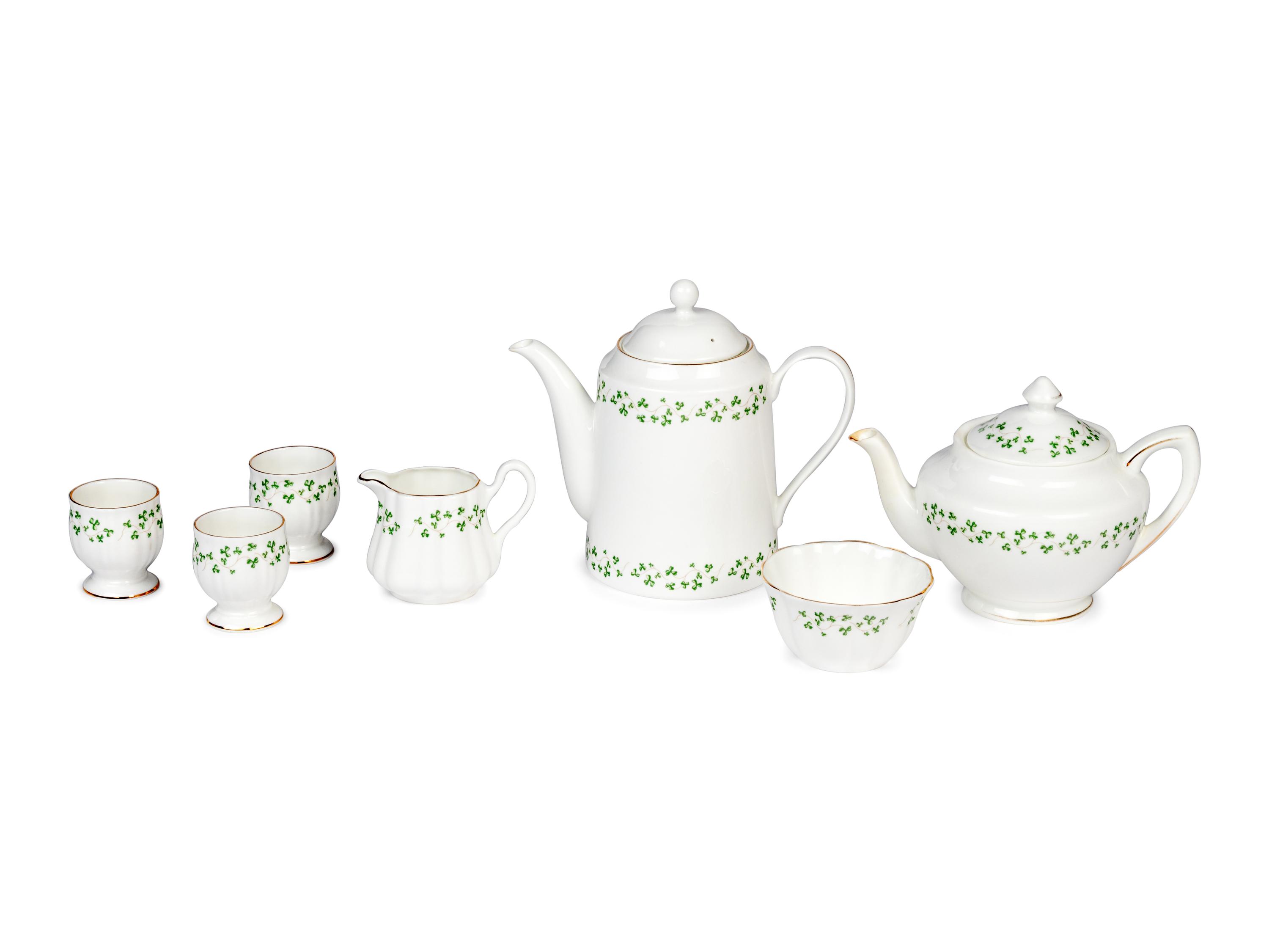 A Royal Tara Trellis Shamrock Porcelain Dinner Service