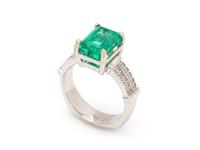 EMERALD AND DIAMOND RING