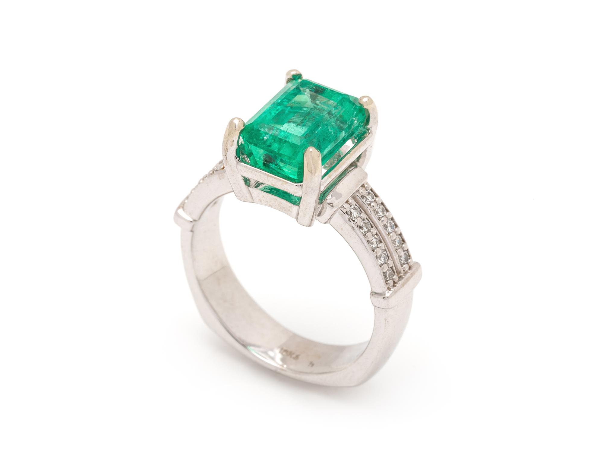 EMERALD AND DIAMOND RING