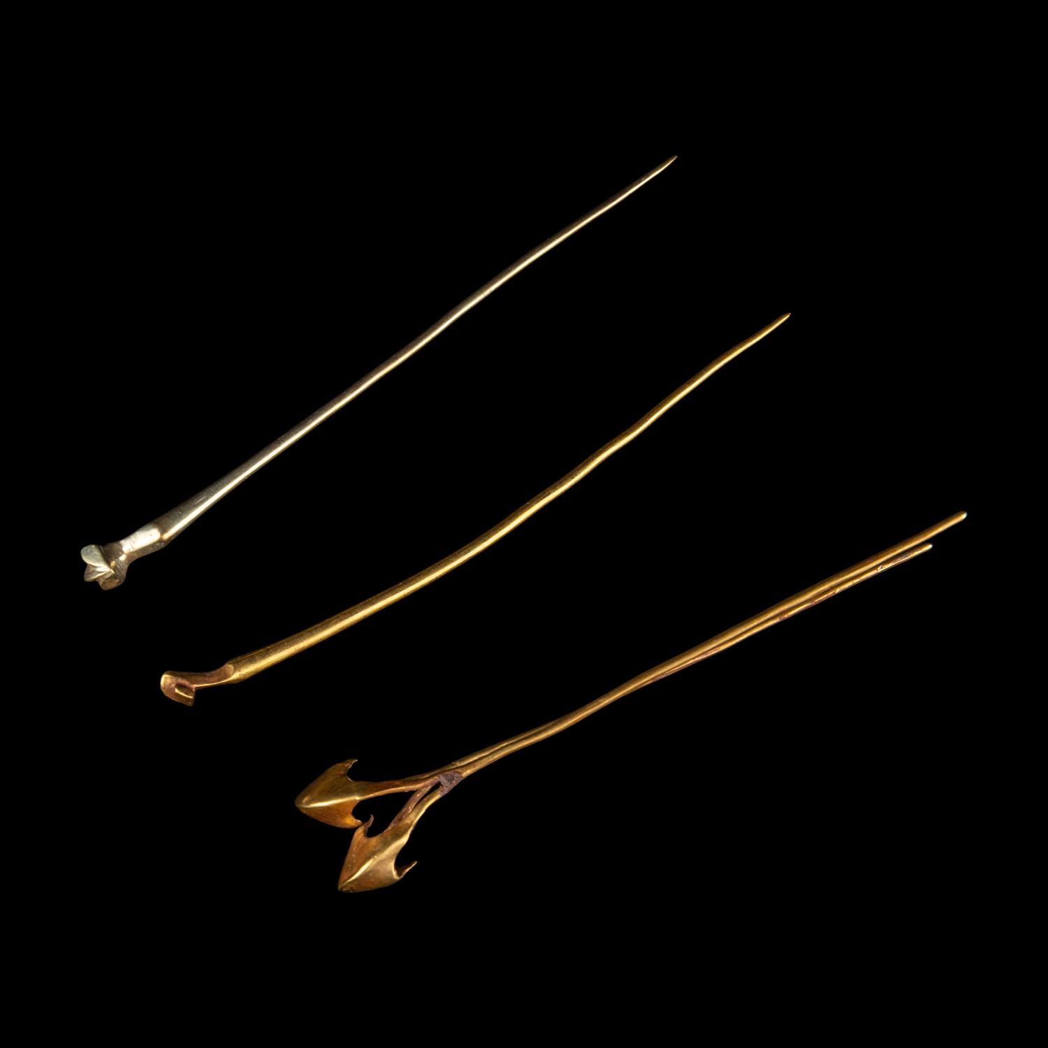 Three Chinese Gold Hairpins, Tang-Ming Dynasty 唐-明 金並頭釵一支及一點油金簪兩支
