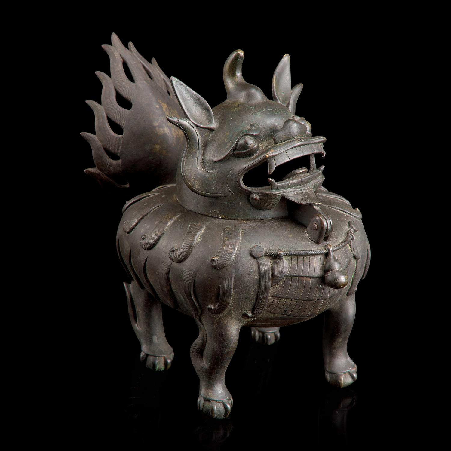 A Chinese Patinated Bronze Luduan Censer, Late Ming to Qing Dynasty 明末清初 銅甪端