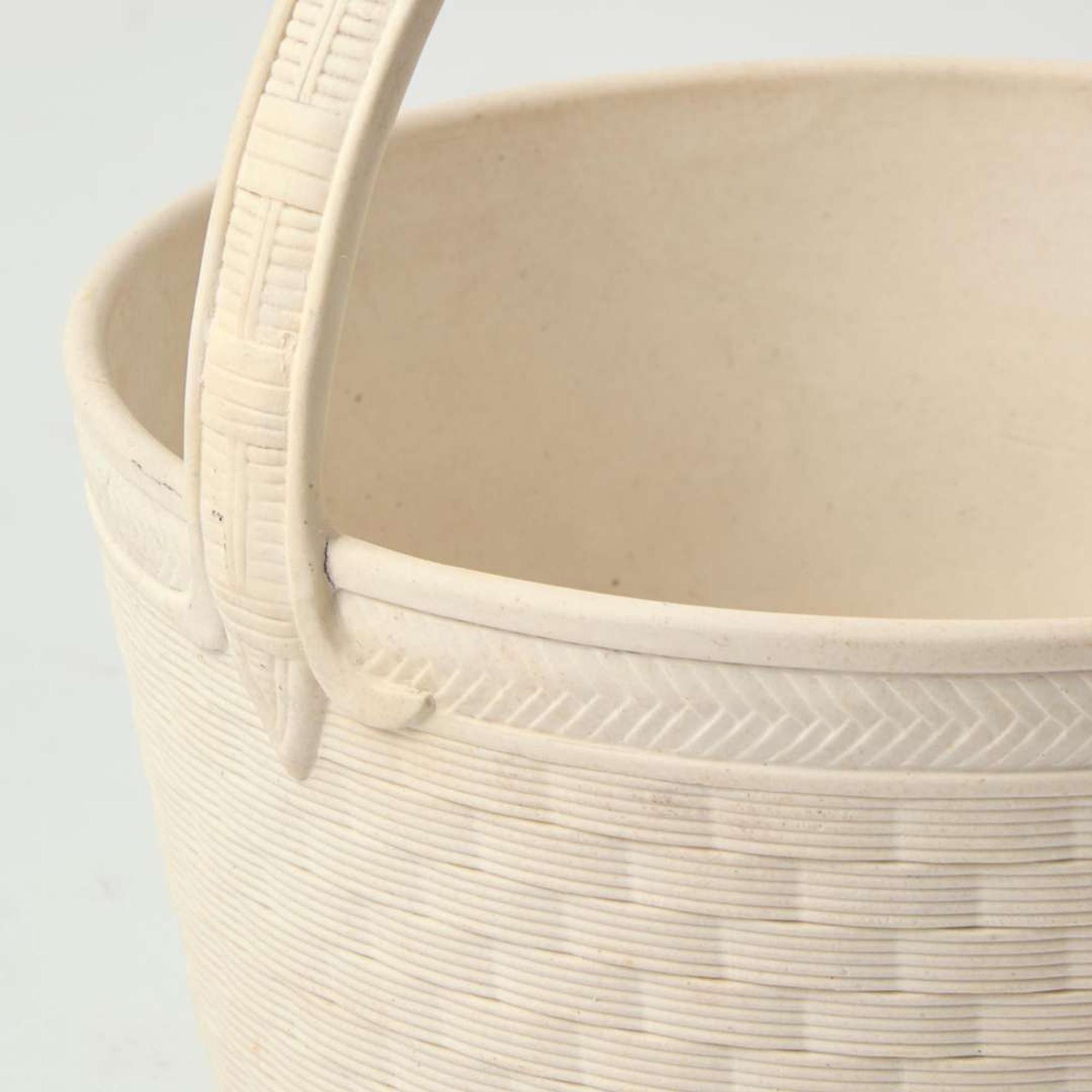 A Wedgwood White Stoneware Basket UK, circa 1800