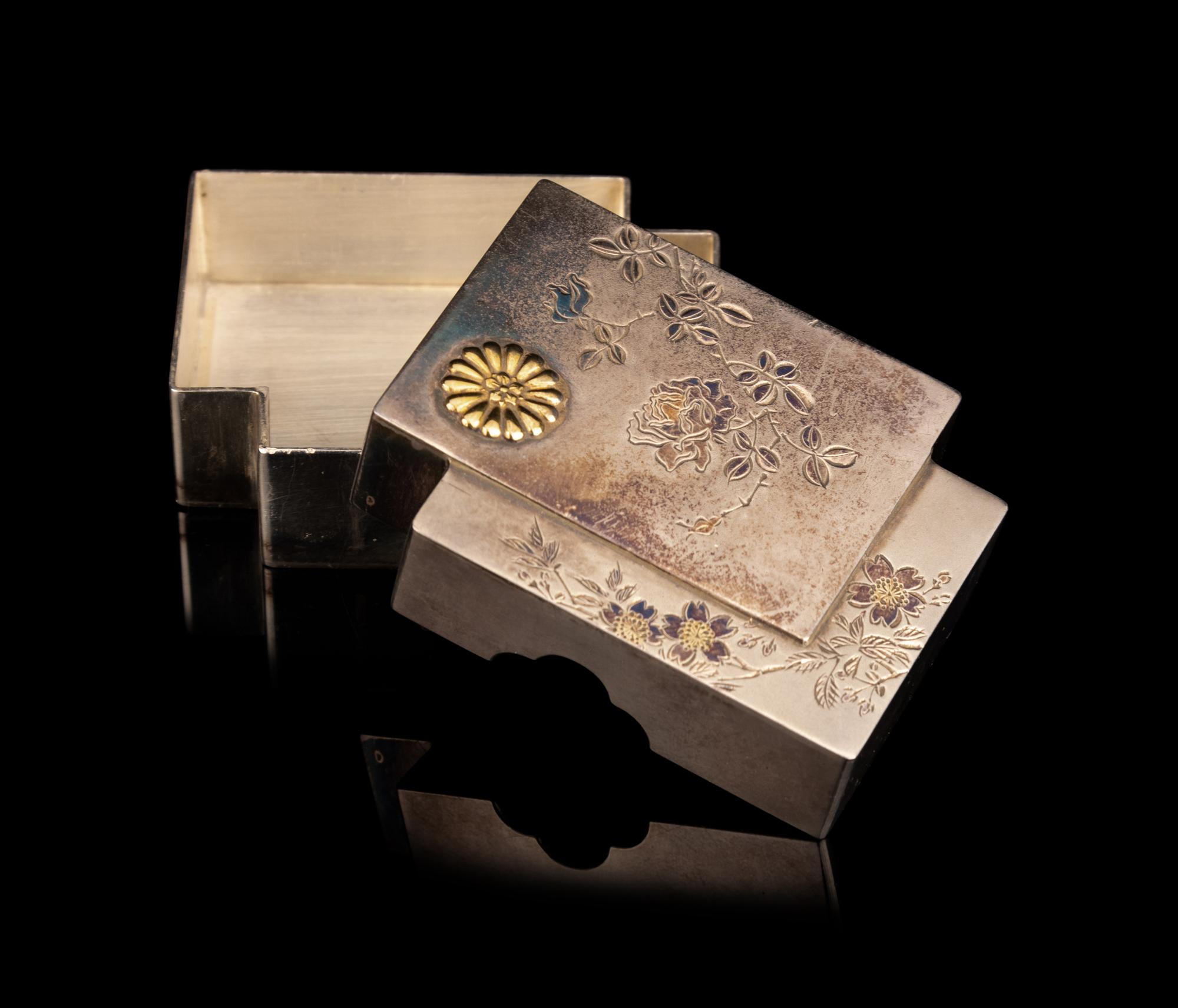 A Japanese Double Box-Form Bonbonnière