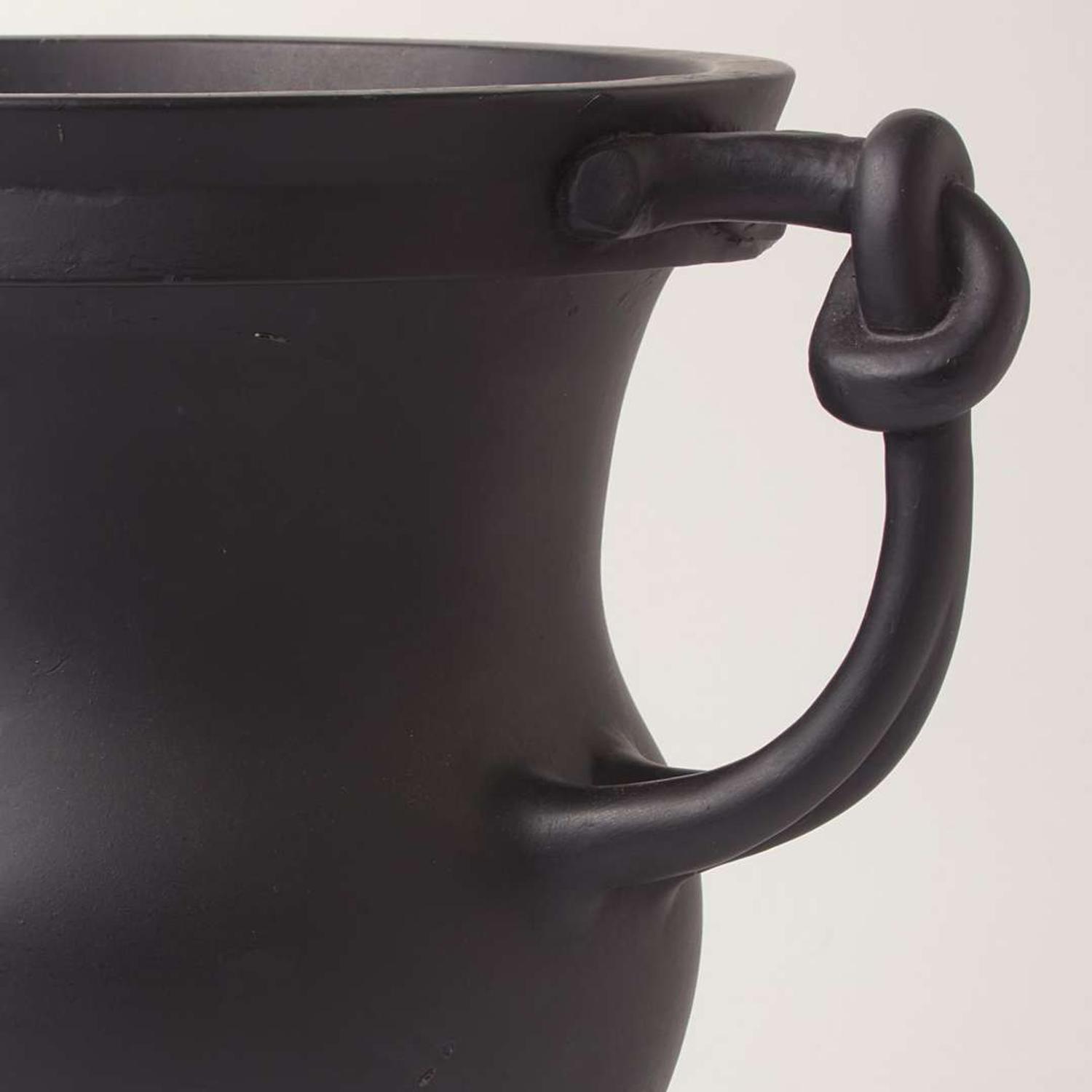 A Wedgwood Black Basaltes Knot-Handled Wine Cooler UK, circa 1800