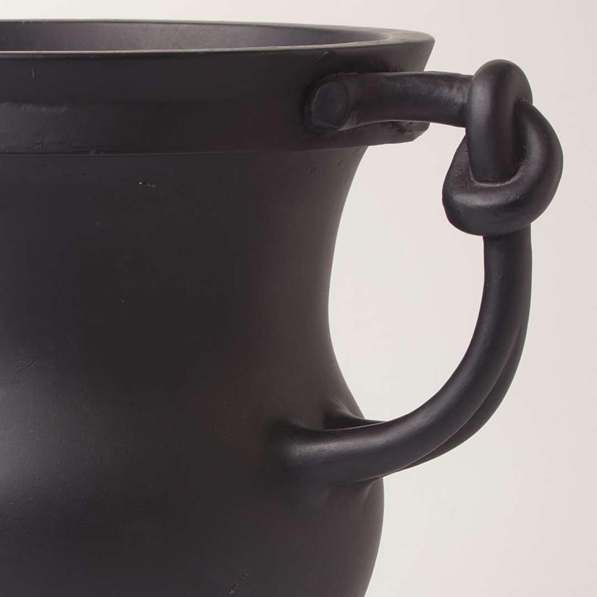 A Wedgwood Black Basaltes Knot-Handled Wine Cooler UK, circa 1800
