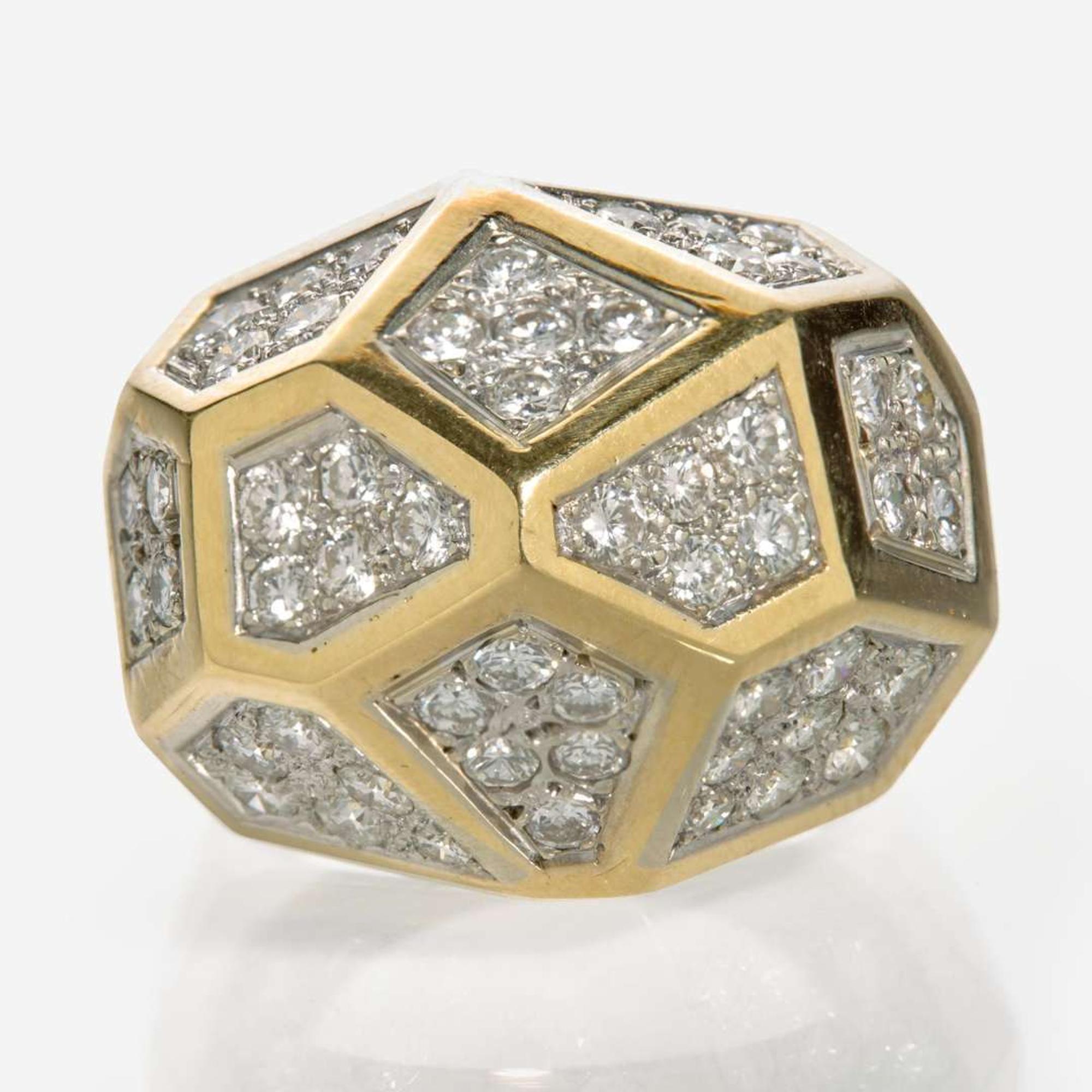 An 18K Yellow Gold and Diamond Ring