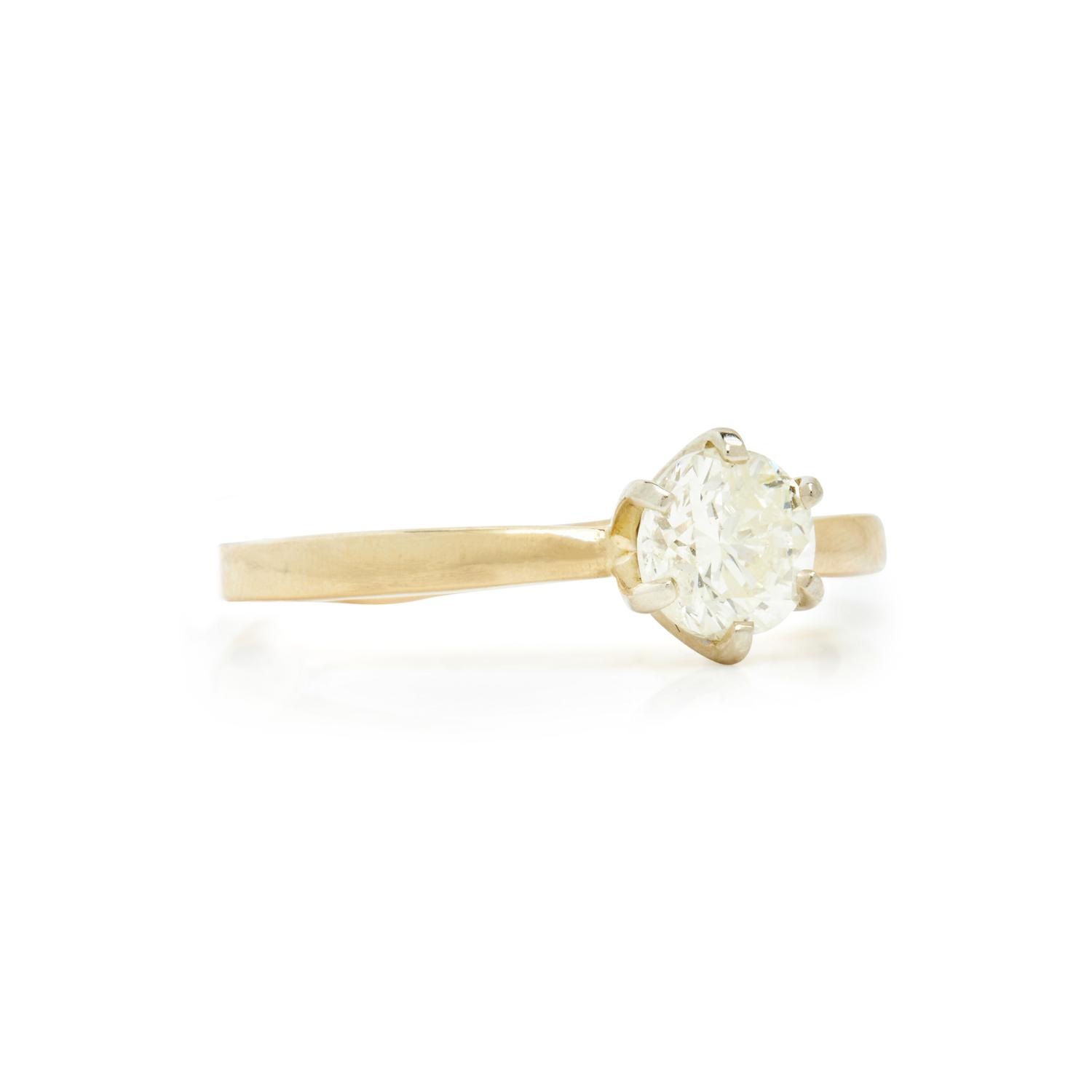 YELLOW GOLD AND DIAMOND RING