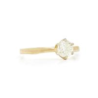 YELLOW GOLD AND DIAMOND RING