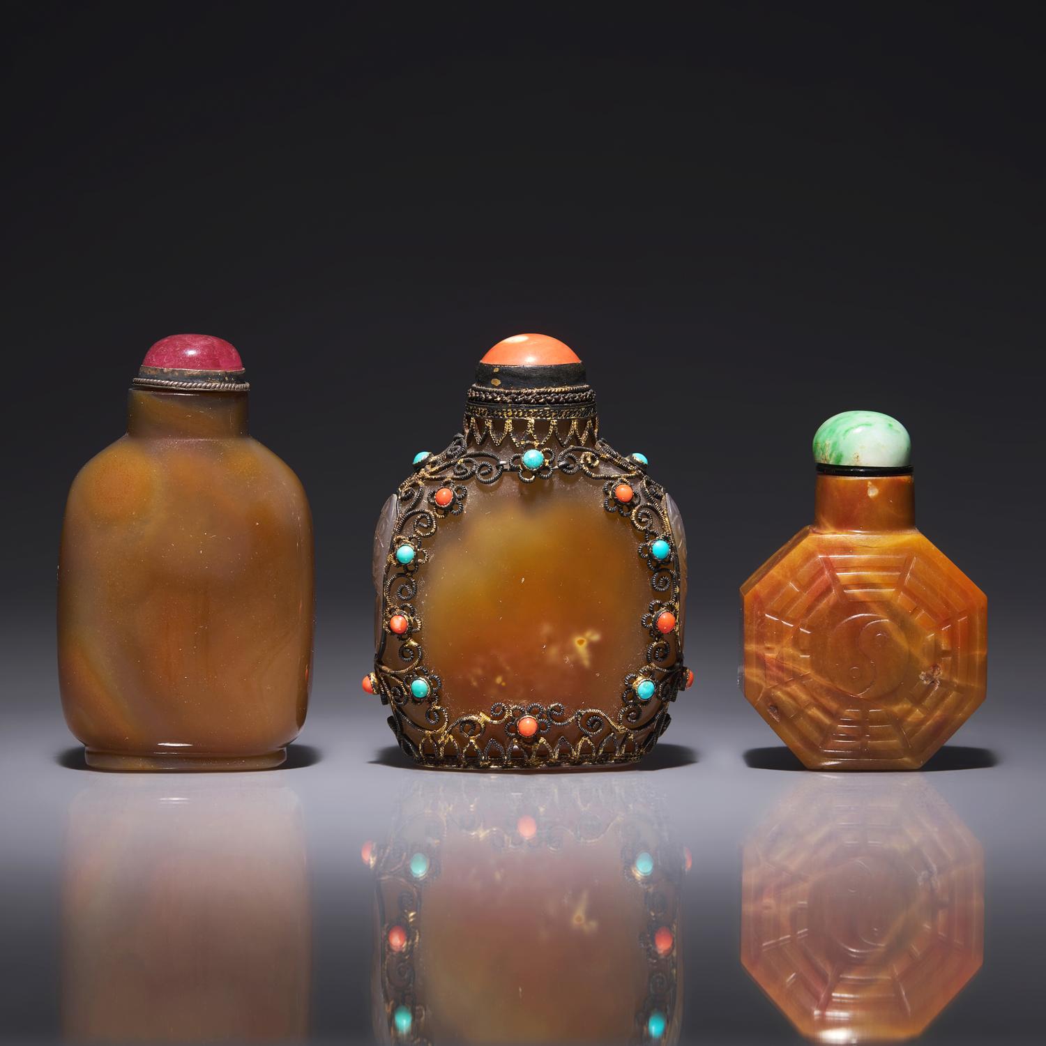 Three Chinese Agate Snuff Bottles 瑪瑙鼻烟壺三支