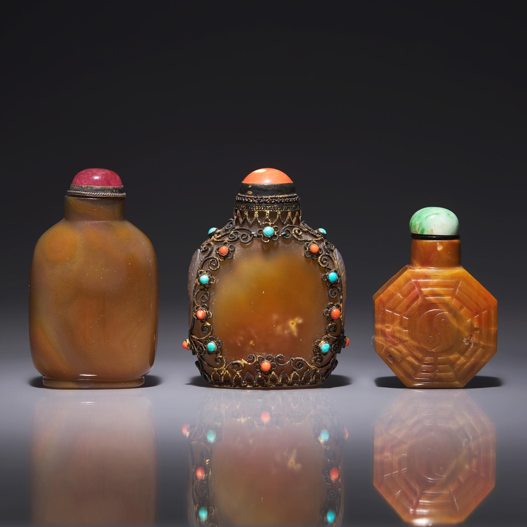 Three Chinese Agate Snuff Bottles 瑪瑙鼻烟壺三支