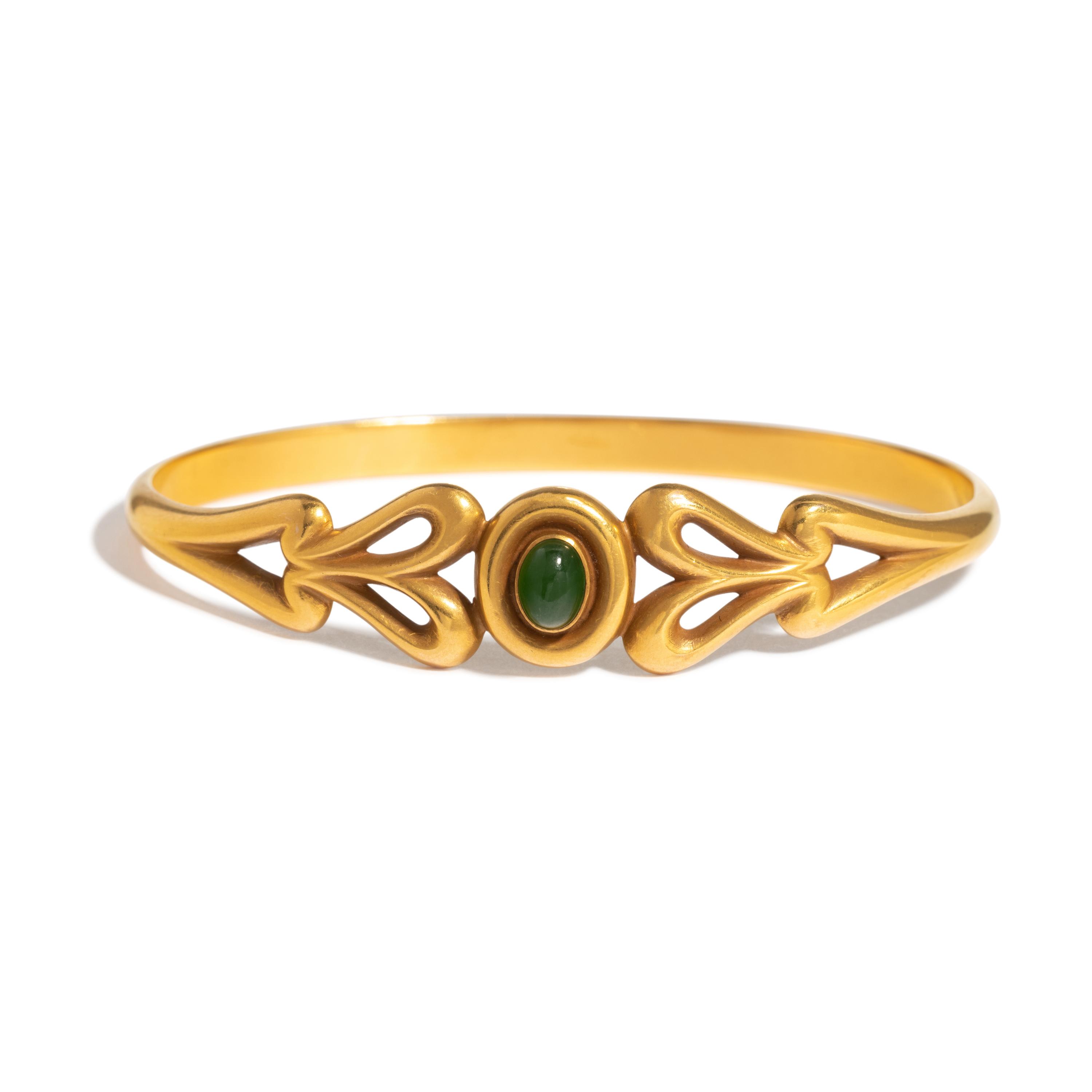 YELLOW GOLD AND JADE BANGLE BRACELET