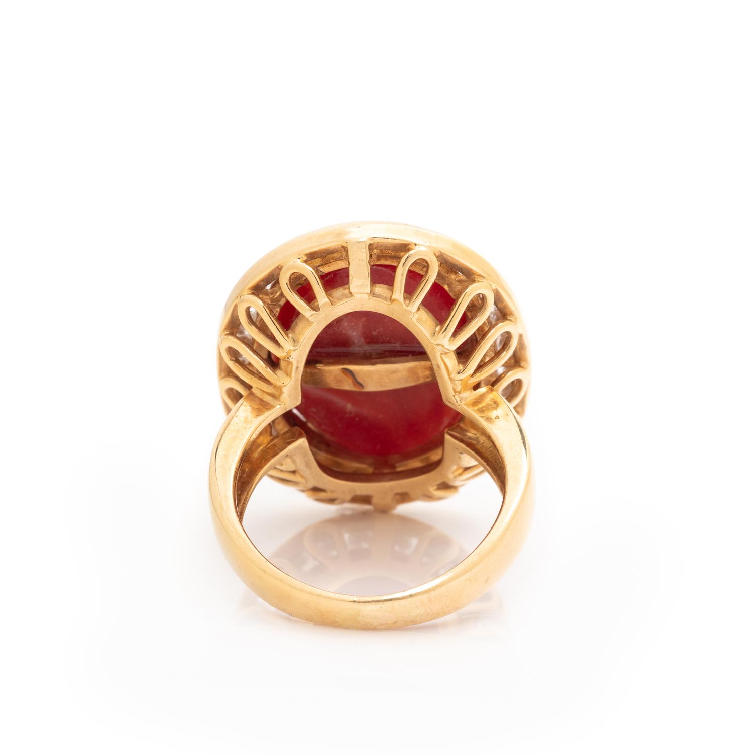 YELLOW GOLD, CORAL AND DIAMOND RING