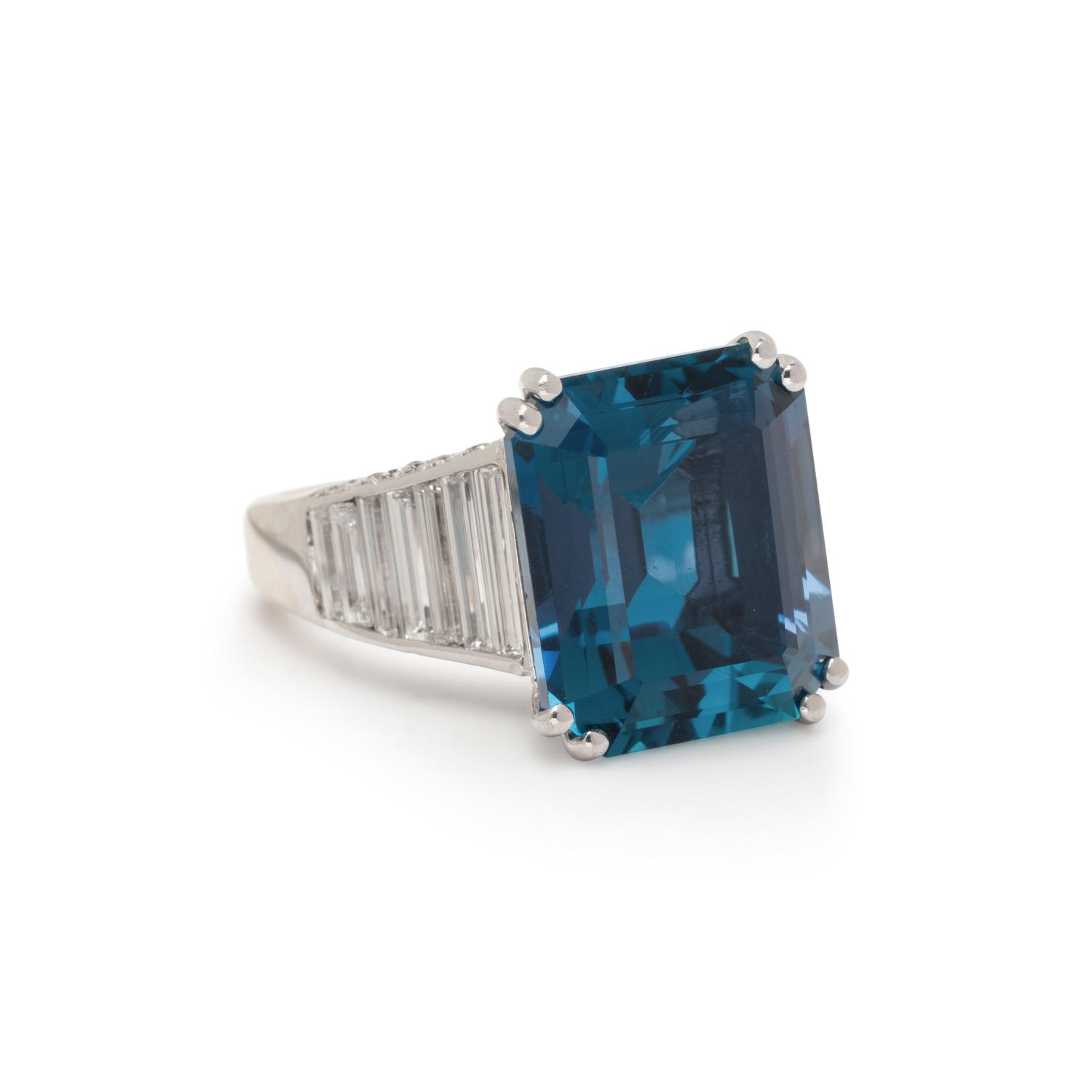 WHITE GOLD, AQUAMARINE, AND DIAMOND RING