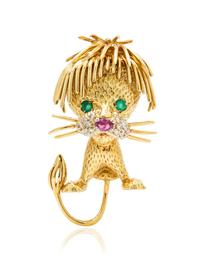 An 18 Karat Yellow Gold, Diamond, Ruby and Dyed Chalcedony Lion Brooch, 13.5 dwts.